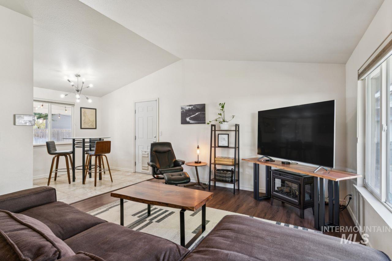 3055 S Virginia Ave, Boise, Idaho 83705, 2 Bedrooms, 1 Bathroom, Residential For Sale, Price $369,000, 99001206