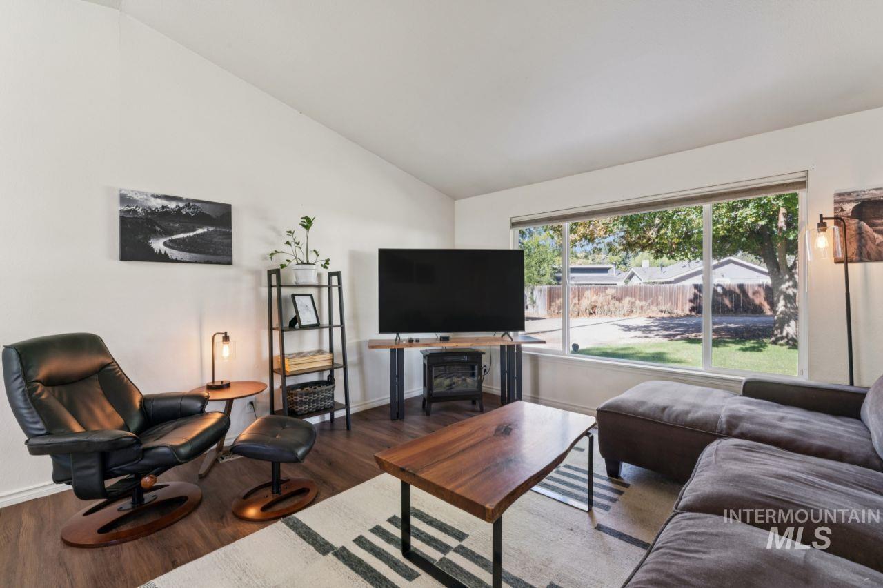 3055 S Virginia Ave, Boise, Idaho 83705, 2 Bedrooms, 1 Bathroom, Residential For Sale, Price $369,000, 99001206