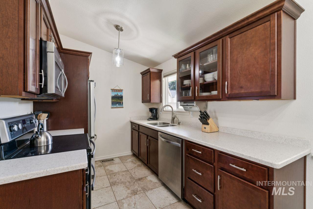 3055 S Virginia Ave, Boise, Idaho 83705, 2 Bedrooms, 1 Bathroom, Residential For Sale, Price $369,000, 99001206