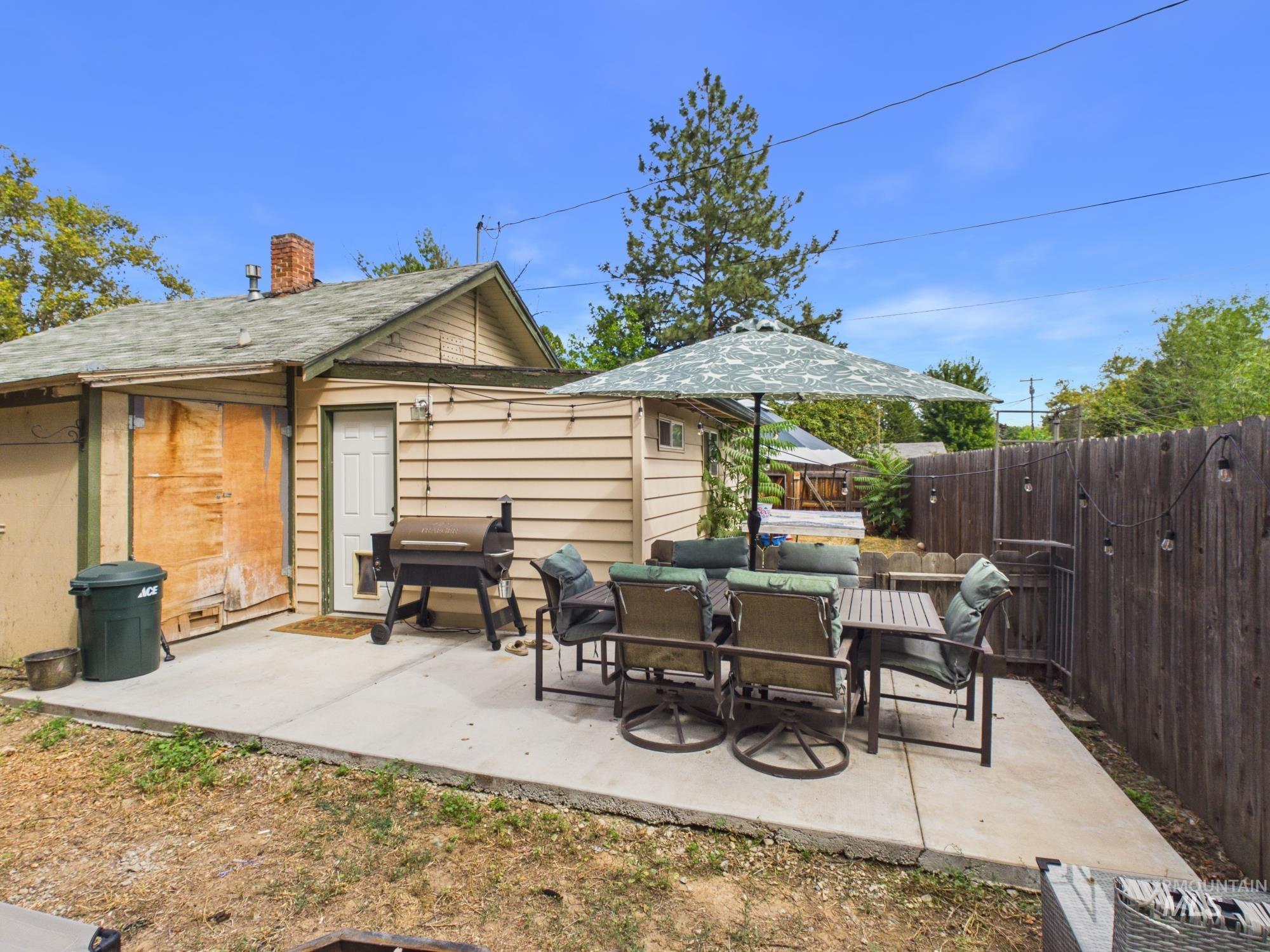 831 E 1st St & 207 S DeClark, Emmett, Idaho 83617, 3 Bedrooms, 2 Bathrooms, Residential For Sale, Price $360,000, 99001207