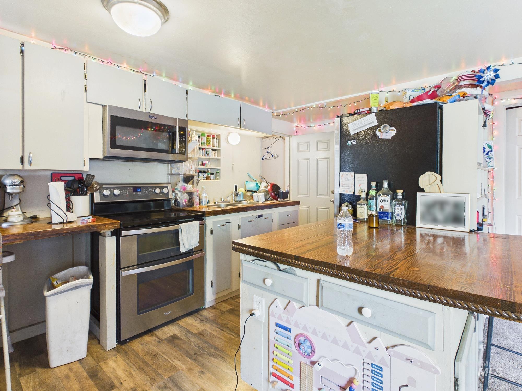831 E 1st St & 207 S DeClark, Emmett, Idaho 83617, 3 Bedrooms, 2 Bathrooms, Residential For Sale, Price $360,000, 99001207