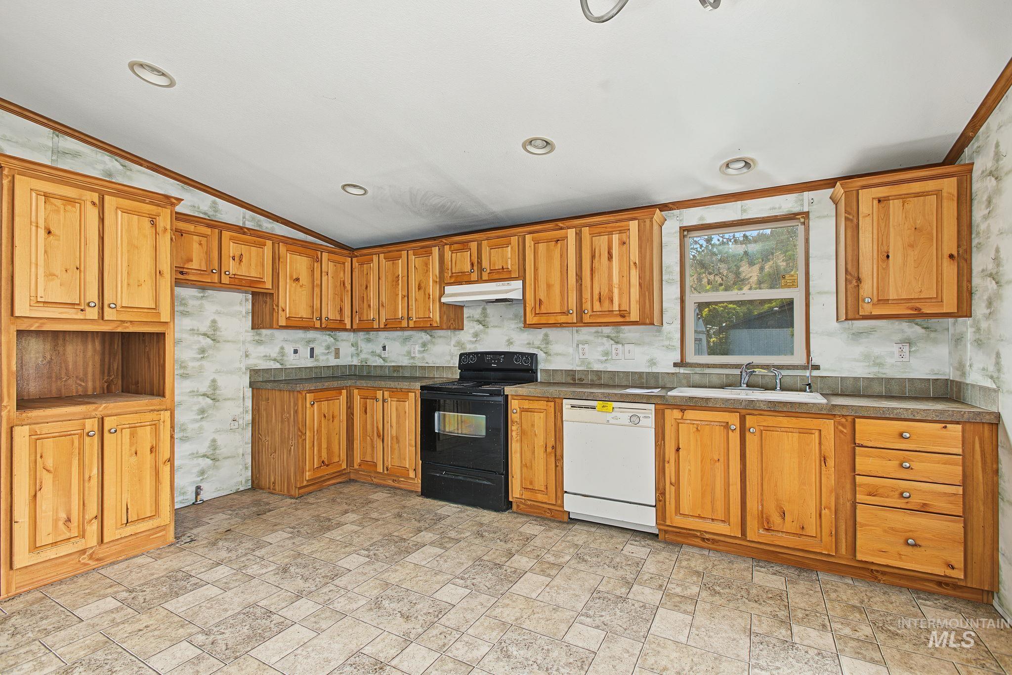 3386 Montana Street, Kamiah, Idaho 83536, 3 Bedrooms, 2 Bathrooms, Residential For Sale, Price $260,000, 99001208