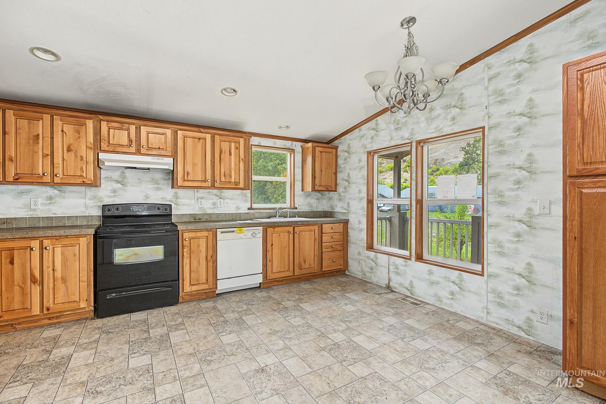 3386 Montana Street, Kamiah, Idaho 83536, 3 Bedrooms, 2 Bathrooms, Residential For Sale, Price $260,000, 99001208