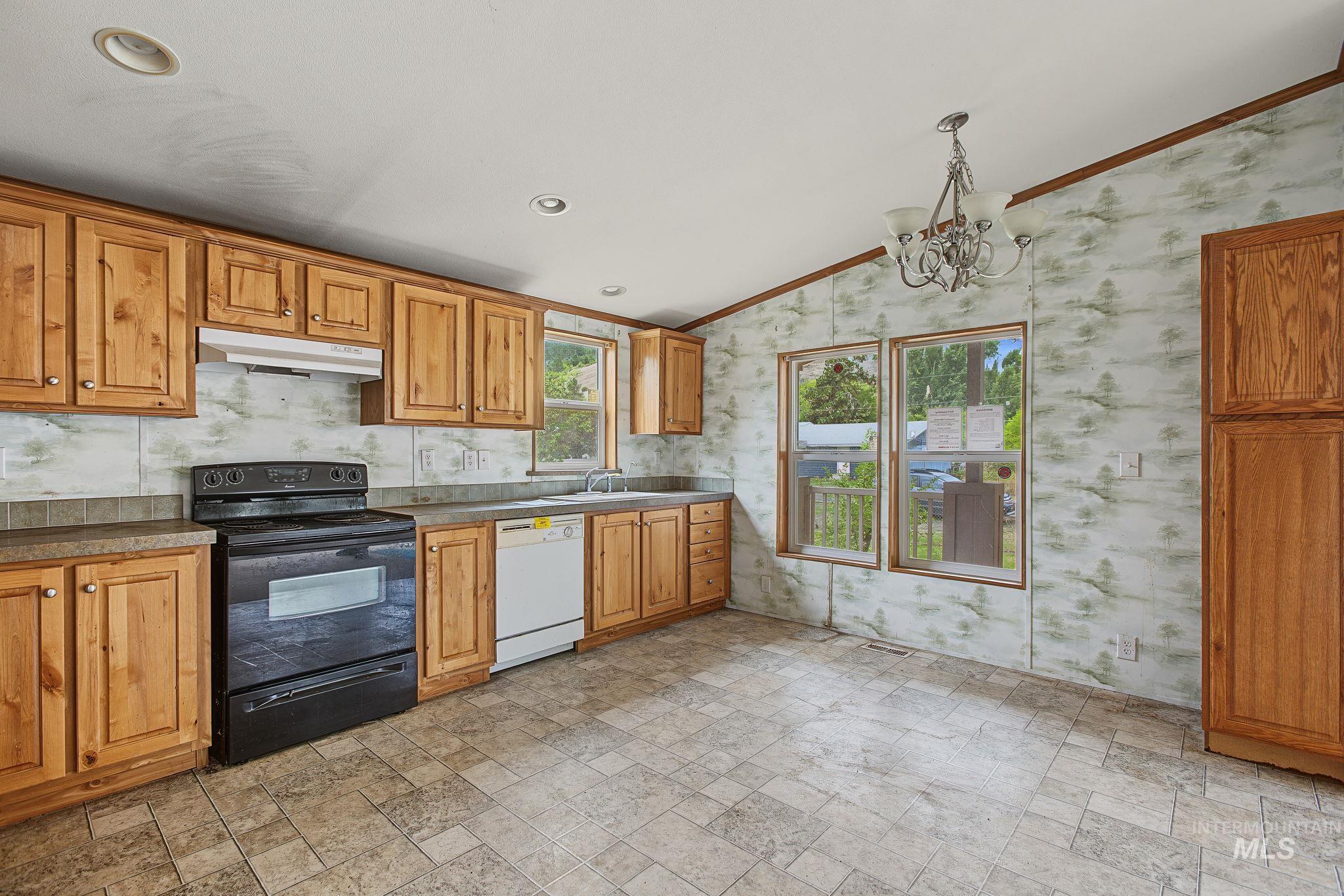 3386 Montana Street, Kamiah, Idaho 83536, 3 Bedrooms, 2 Bathrooms, Residential For Sale, Price $260,000, 99001208