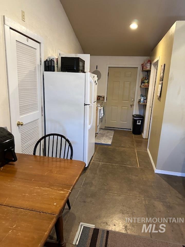 94 N Oneida, Glenns Ferry, Idaho 83623, 2 Bedrooms, 2 Bathrooms, Residential Income For Sale, Price $279,000,MLS 99001210