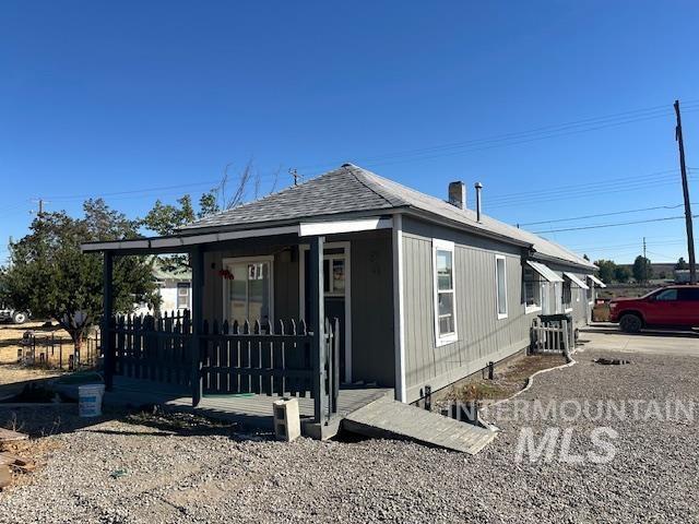 94 N Oneida, Glenns Ferry, Idaho 83623, 2 Bedrooms, 2 Bathrooms, Residential Income For Sale, Price $279,000,MLS 99001210