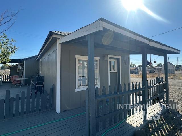 94 N Oneida, Glenns Ferry, Idaho 83623, 2 Bedrooms, 2 Bathrooms, Residential Income For Sale, Price $279,000,MLS 99001210