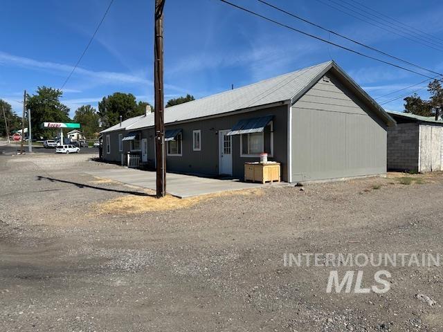 94 N Oneida, Glenns Ferry, Idaho 83623, 2 Bedrooms, 2 Bathrooms, Residential Income For Sale, Price $279,000,MLS 99001210