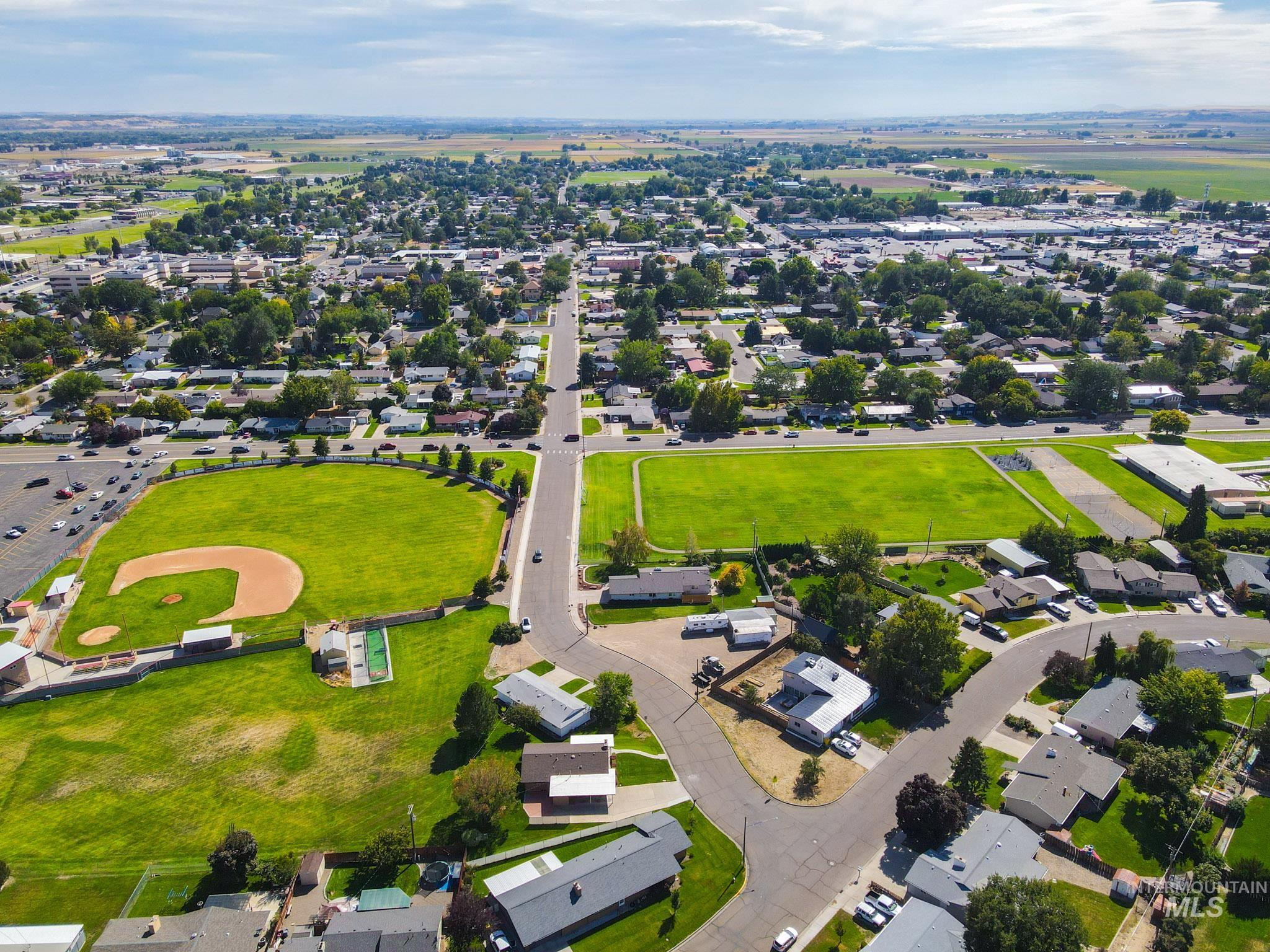 96 NW 12th Street, Ontario, Oregon 97914, 4 Bedrooms, 2 Bathrooms, Residential For Sale, Price $339,000, 99001211
