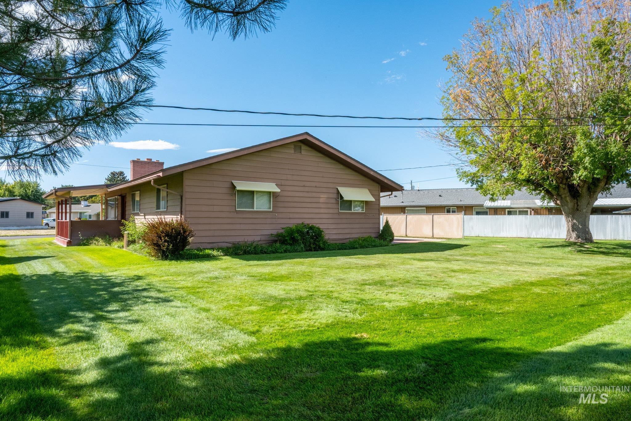 96 NW 12th Street, Ontario, Oregon 97914, 4 Bedrooms, 2 Bathrooms, Residential For Sale, Price $339,000, 99001211