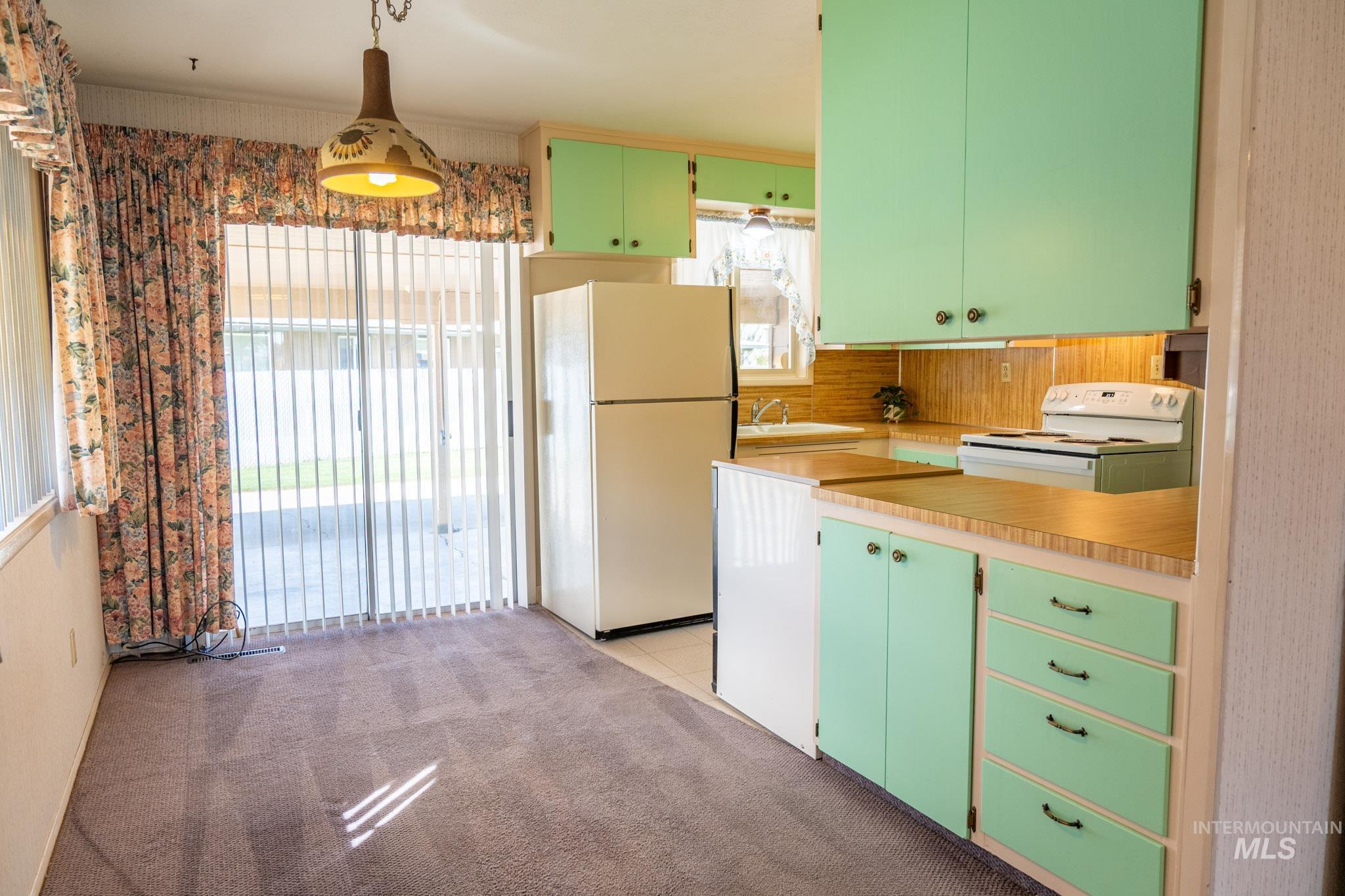 96 NW 12th Street, Ontario, Oregon 97914, 4 Bedrooms, 2 Bathrooms, Residential For Sale, Price $339,000, 99001211