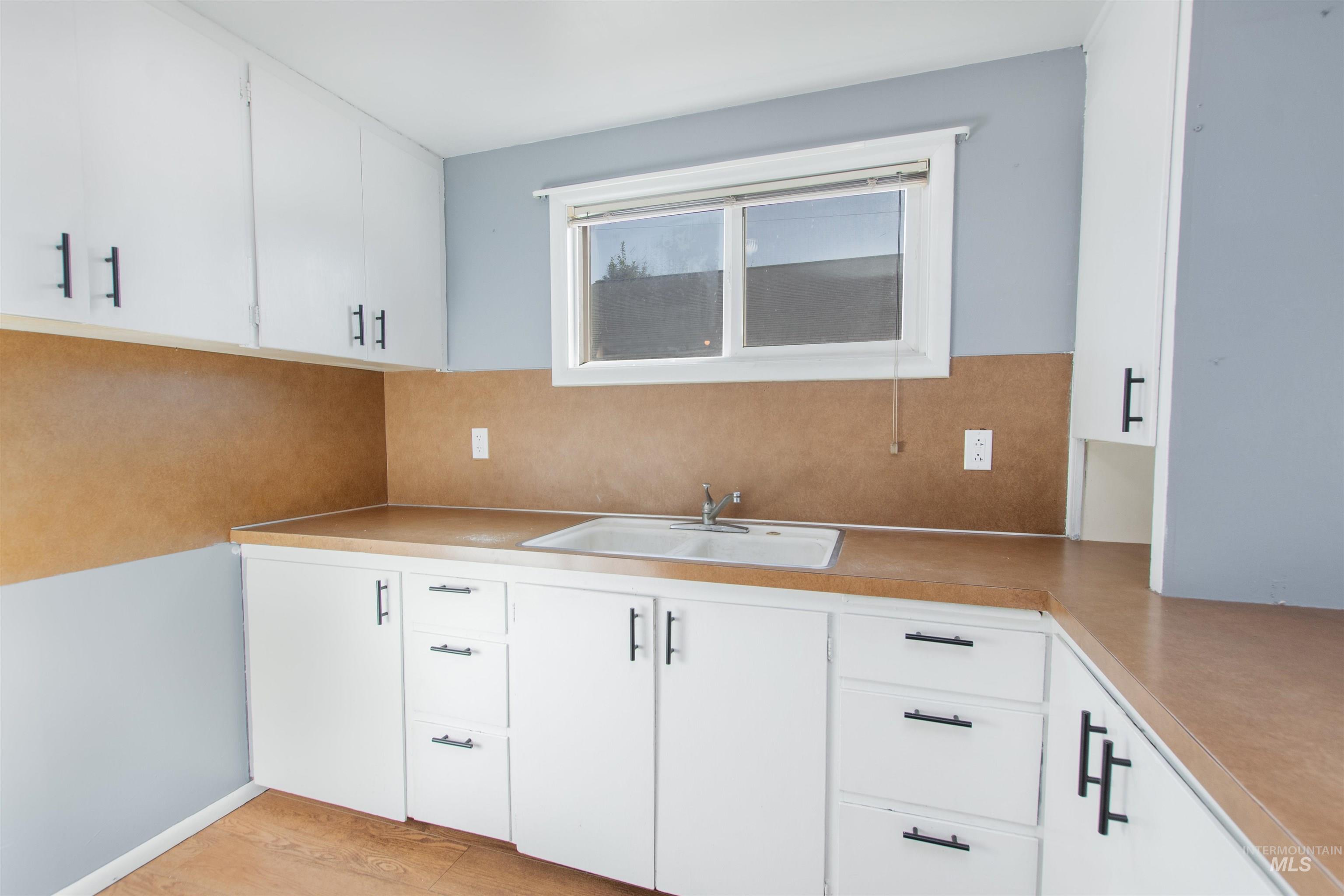 801 E Ball Avenue, Parma, Idaho 83660, 2 Bedrooms, 1 Bathroom, Residential Income For Sale, Price $300,000,MLS 99001214