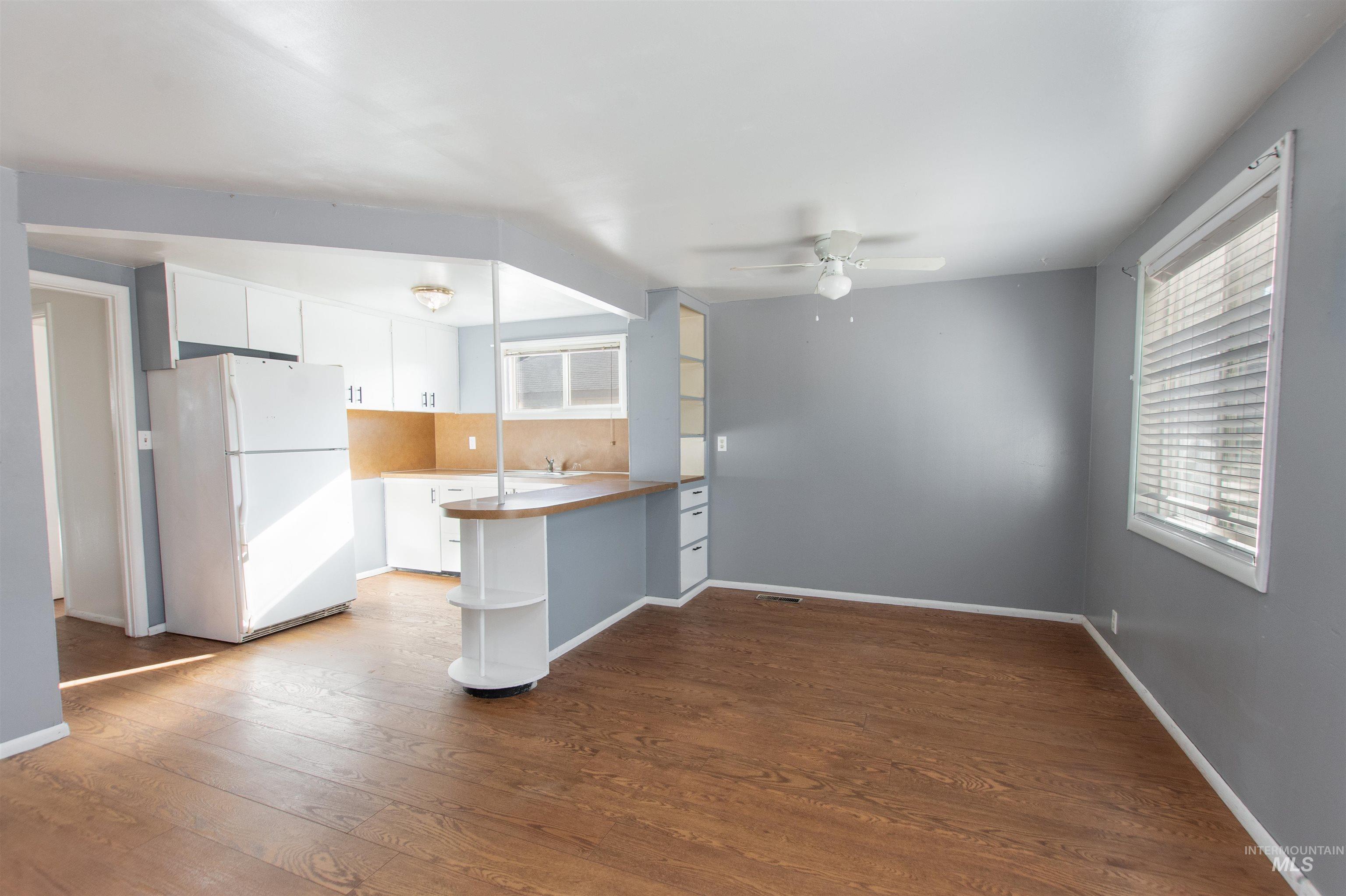 801 E Ball Avenue, Parma, Idaho 83660, 2 Bedrooms, 1 Bathroom, Residential Income For Sale, Price $300,000,MLS 99001214