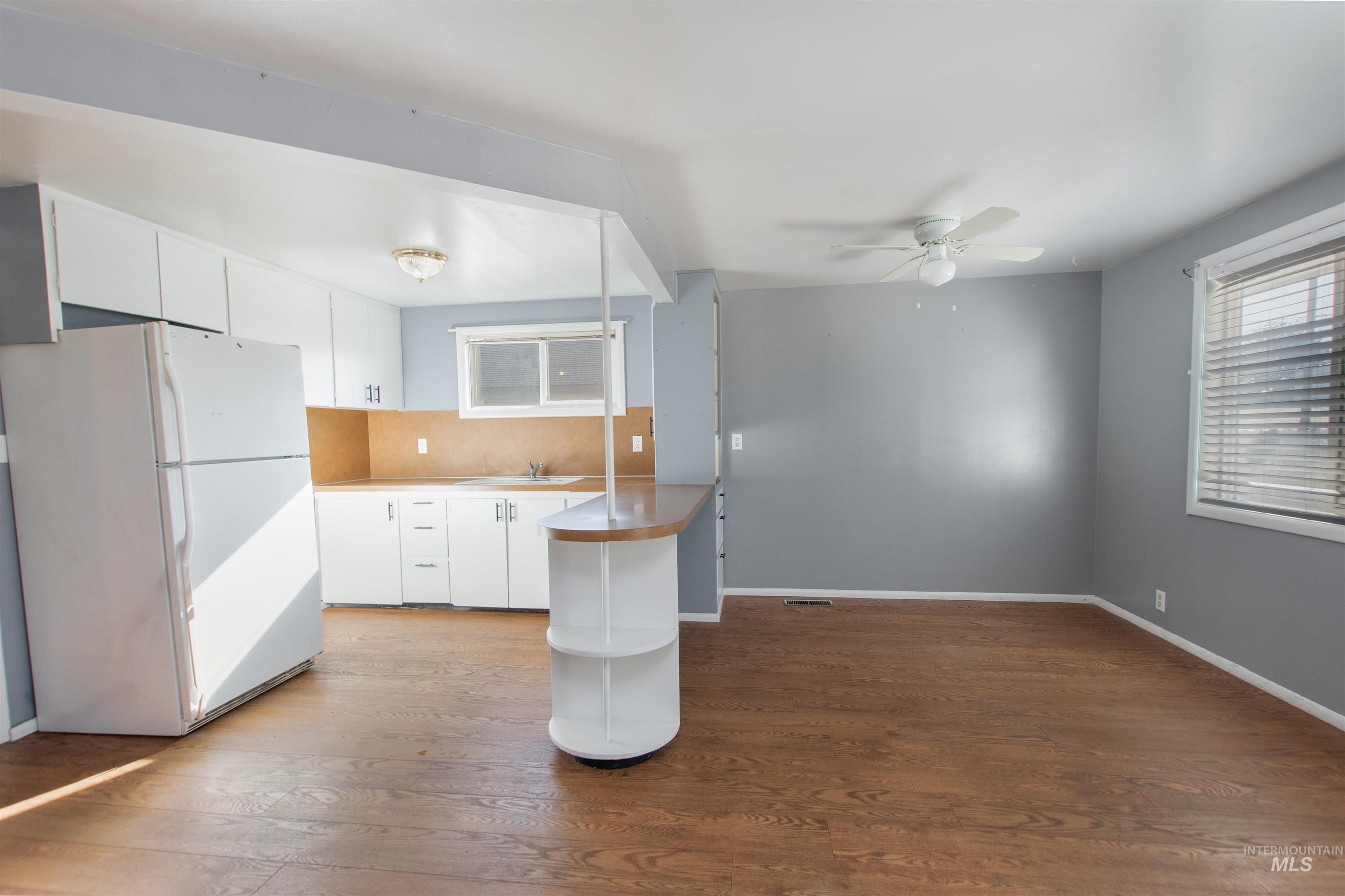 801 E Ball Avenue, Parma, Idaho 83660, 2 Bedrooms, 1 Bathroom, Residential Income For Sale, Price $300,000,MLS 99001214