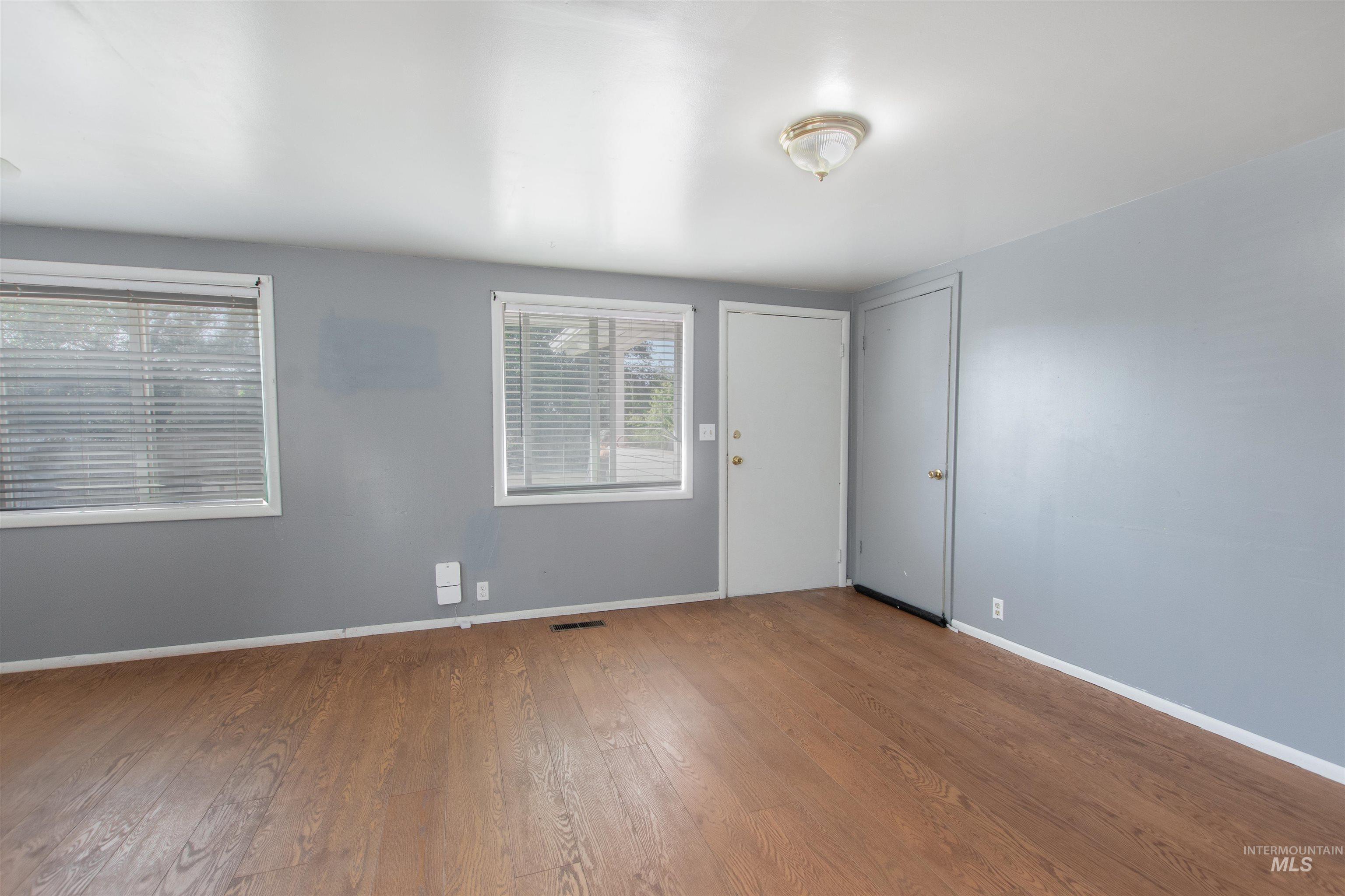 801 E Ball Avenue, Parma, Idaho 83660, 2 Bedrooms, 1 Bathroom, Residential Income For Sale, Price $300,000,MLS 99001214