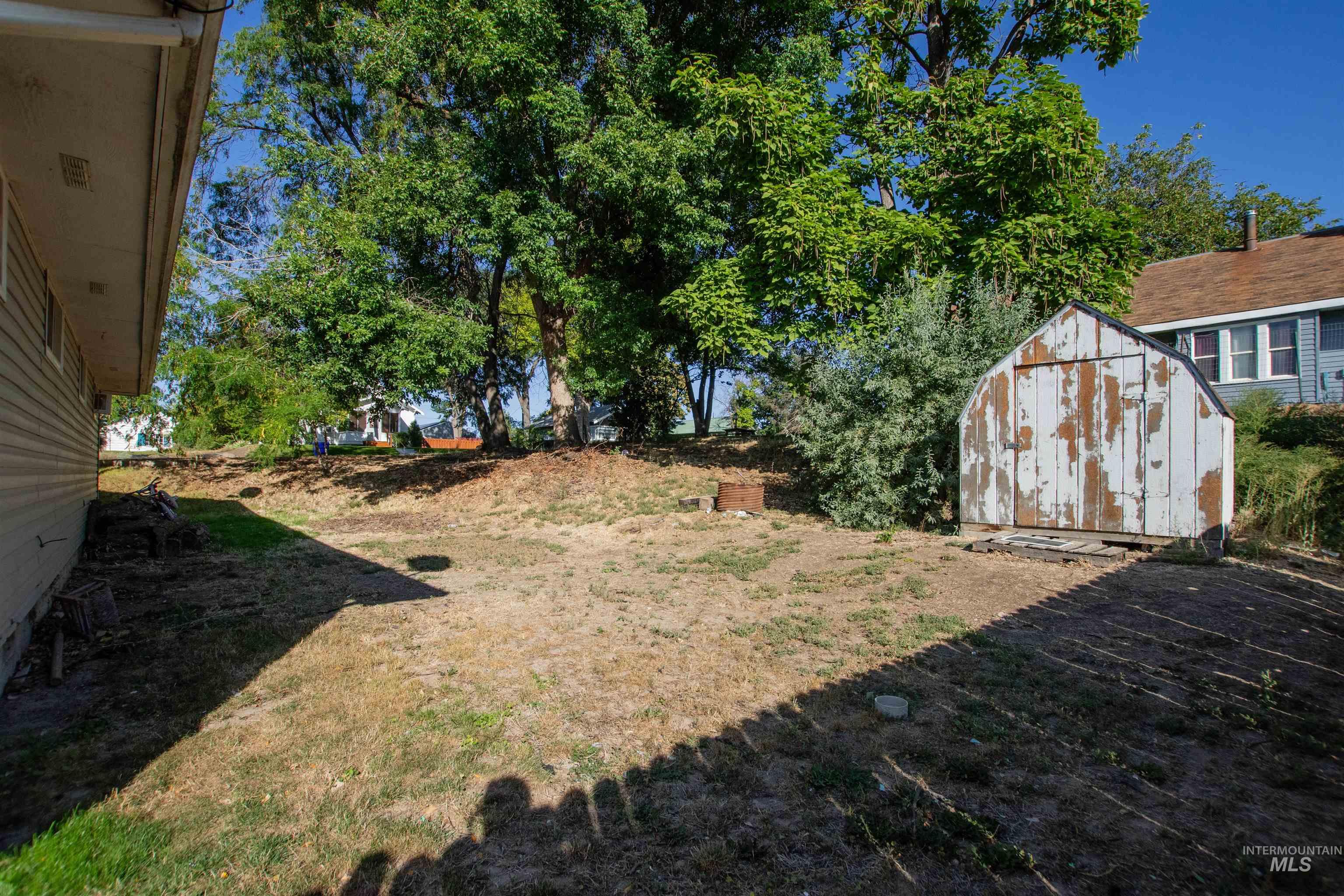 801 E Ball Avenue, Parma, Idaho 83660, 2 Bedrooms, 1 Bathroom, Residential Income For Sale, Price $300,000,MLS 99001214
