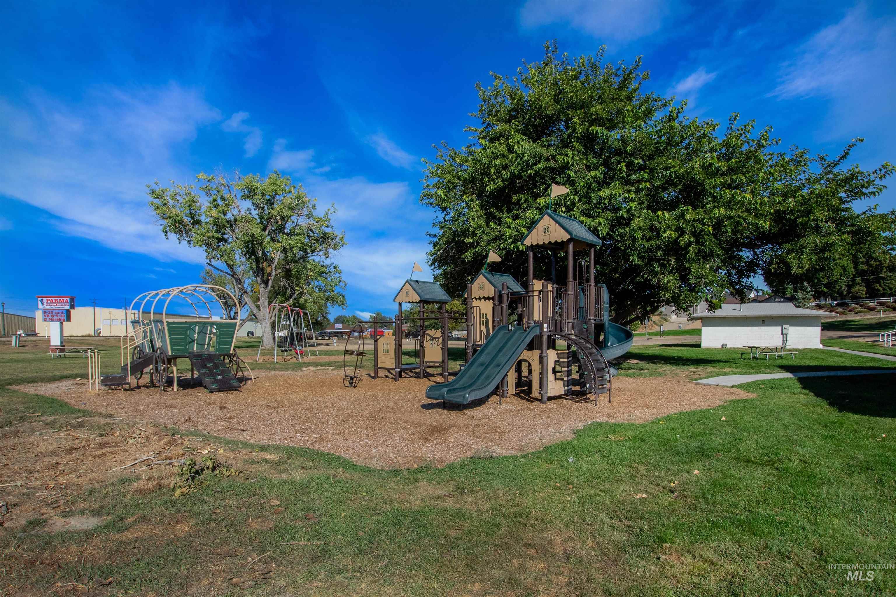801 E Ball Avenue, Parma, Idaho 83660, 2 Bedrooms, 1 Bathroom, Residential Income For Sale, Price $300,000,MLS 99001214