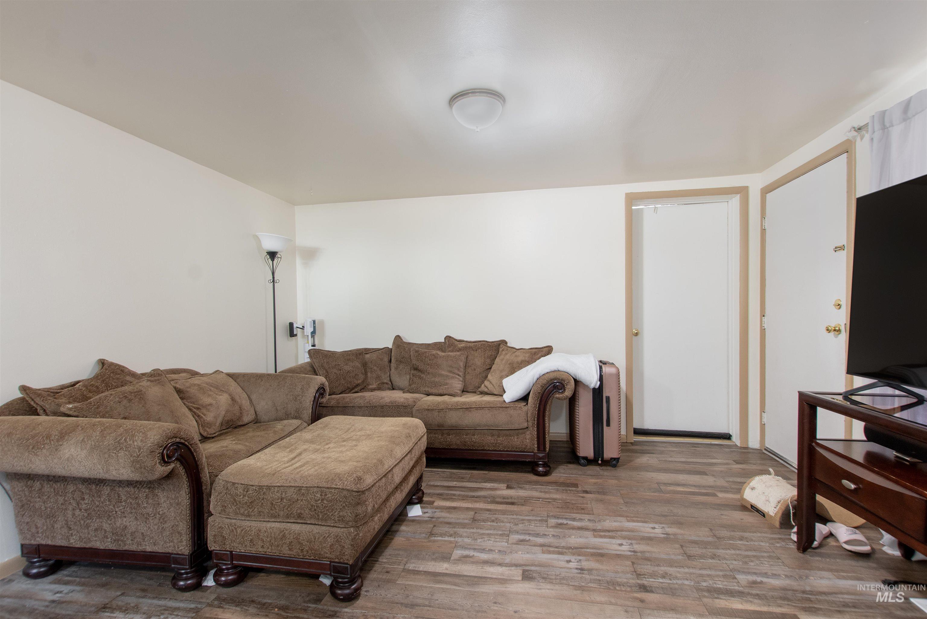 801 E Ball Avenue, Parma, Idaho 83660, 2 Bedrooms, 1 Bathroom, Residential Income For Sale, Price $300,000,MLS 99001214