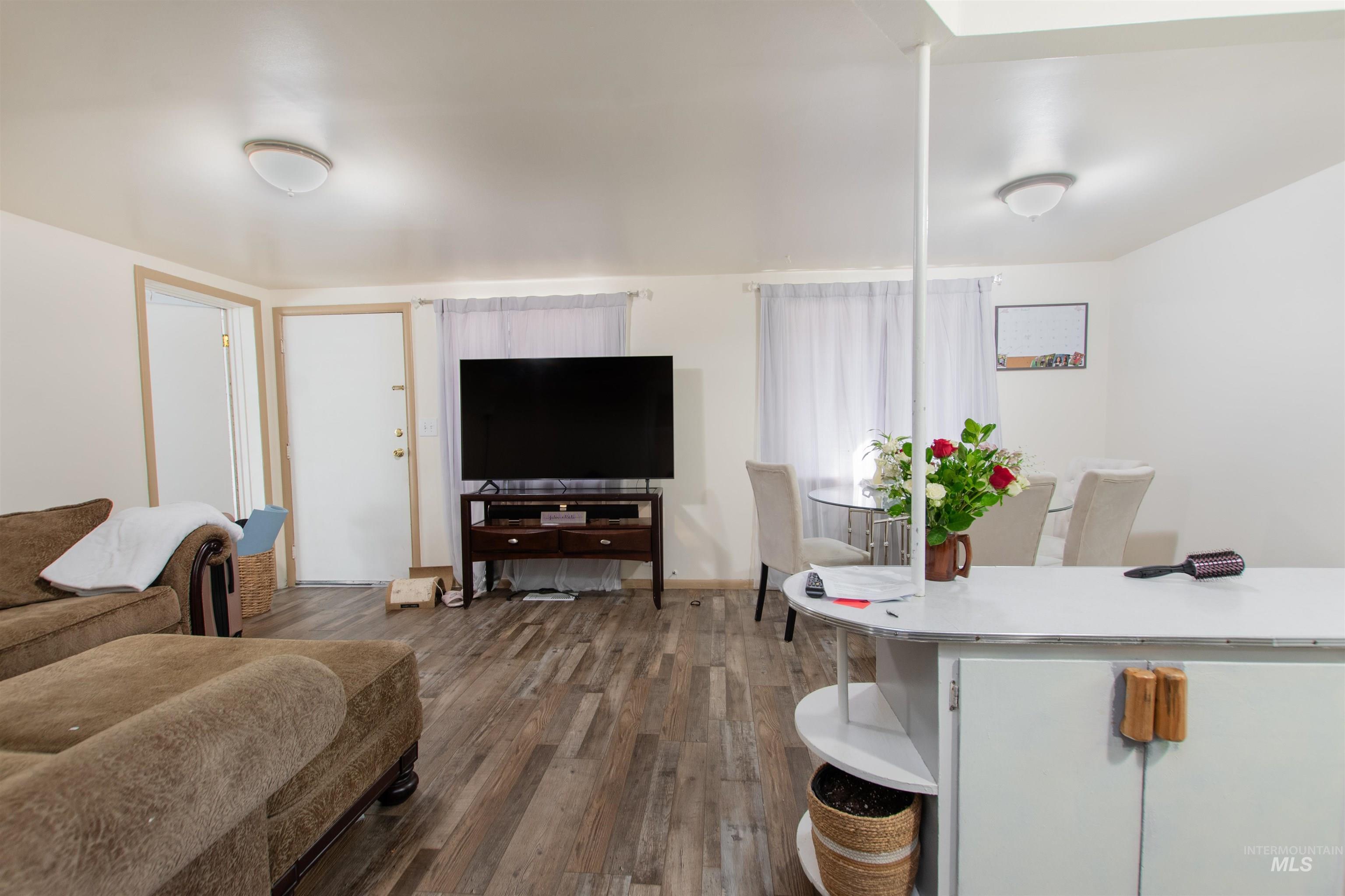 801 E Ball Avenue, Parma, Idaho 83660, 2 Bedrooms, 1 Bathroom, Residential Income For Sale, Price $300,000,MLS 99001214
