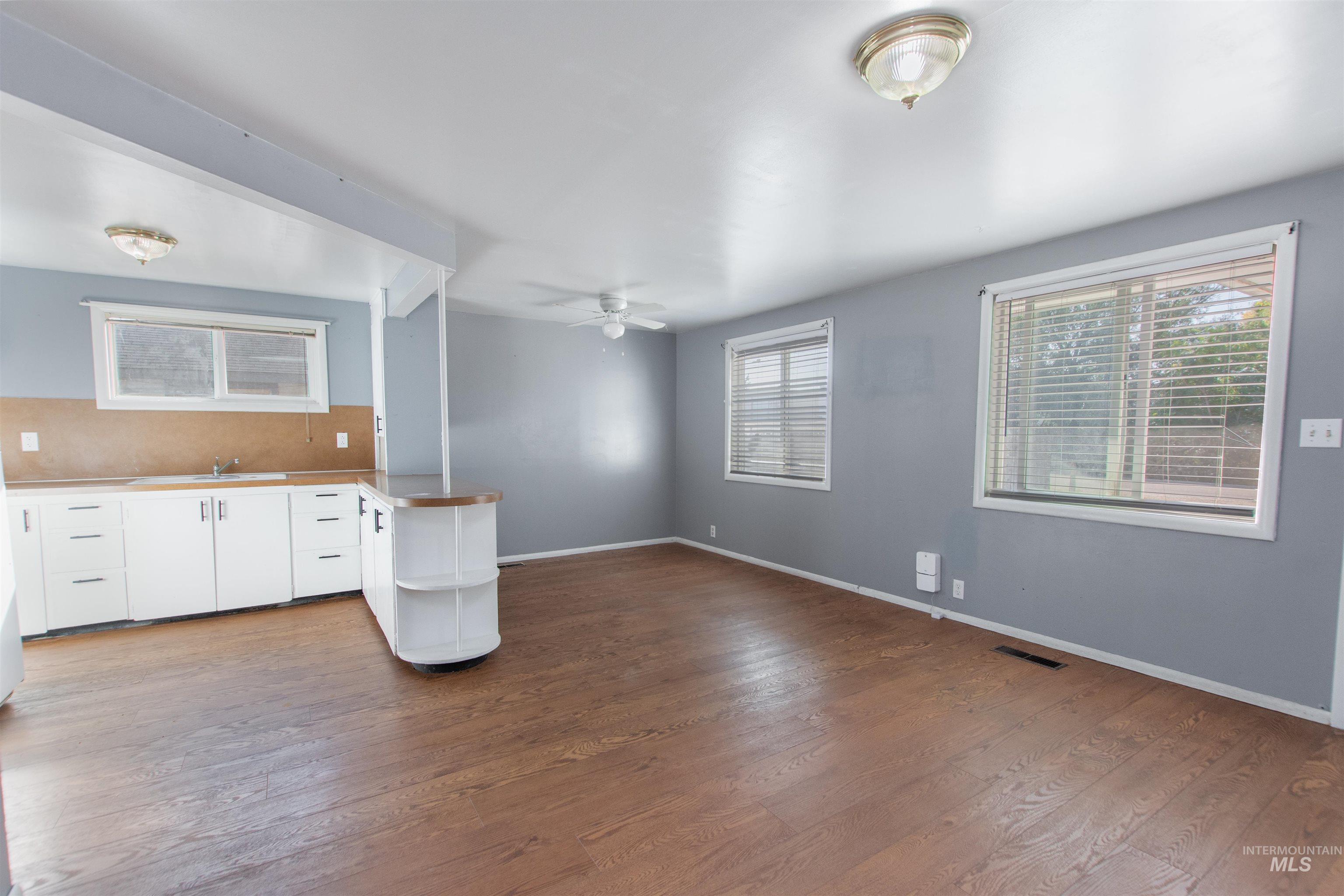 801 E Ball Avenue, Parma, Idaho 83660, 2 Bedrooms, 1 Bathroom, Residential Income For Sale, Price $300,000,MLS 99001214
