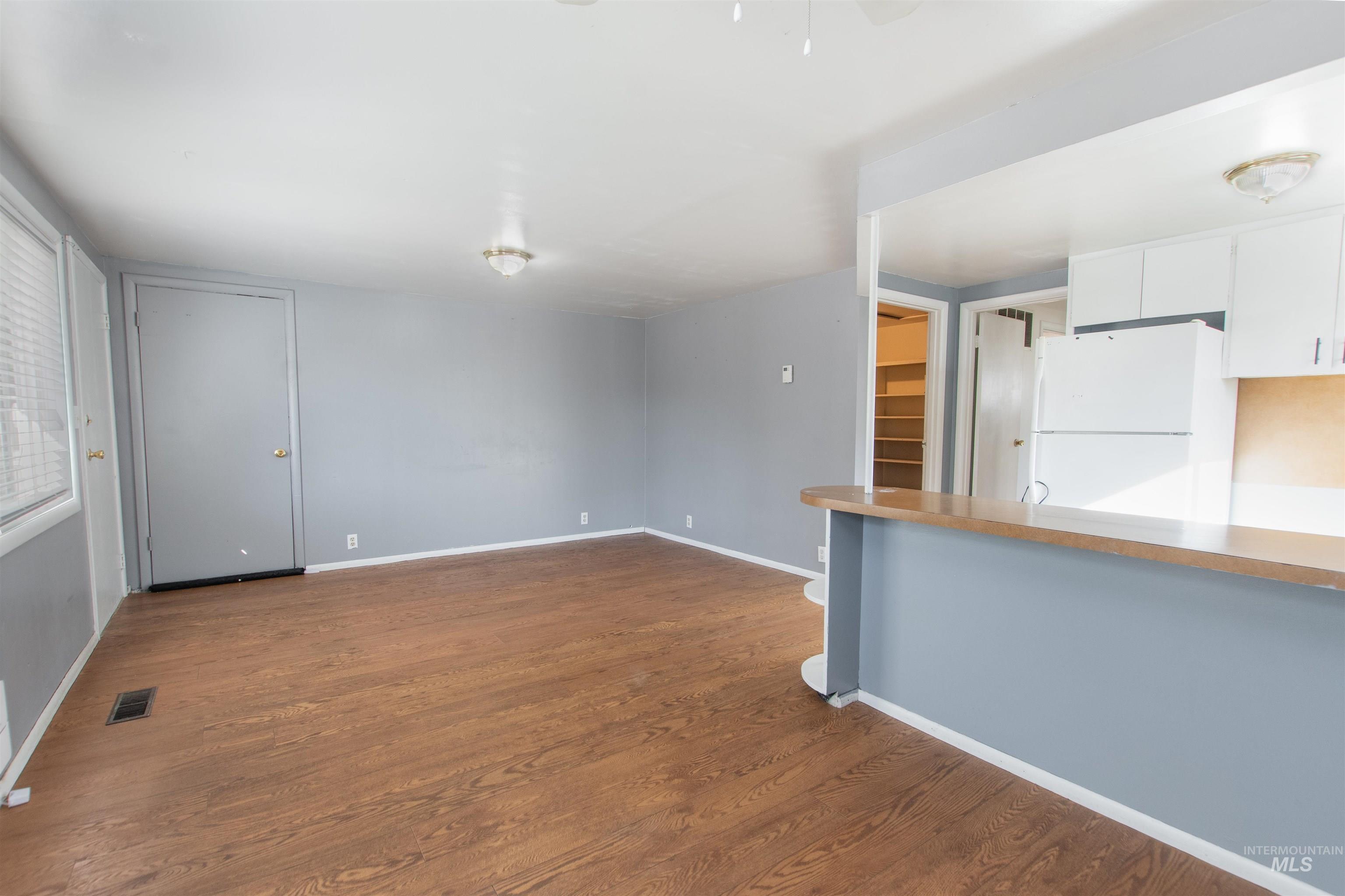 801 E Ball Avenue, Parma, Idaho 83660, 2 Bedrooms, 1 Bathroom, Residential Income For Sale, Price $300,000,MLS 99001214