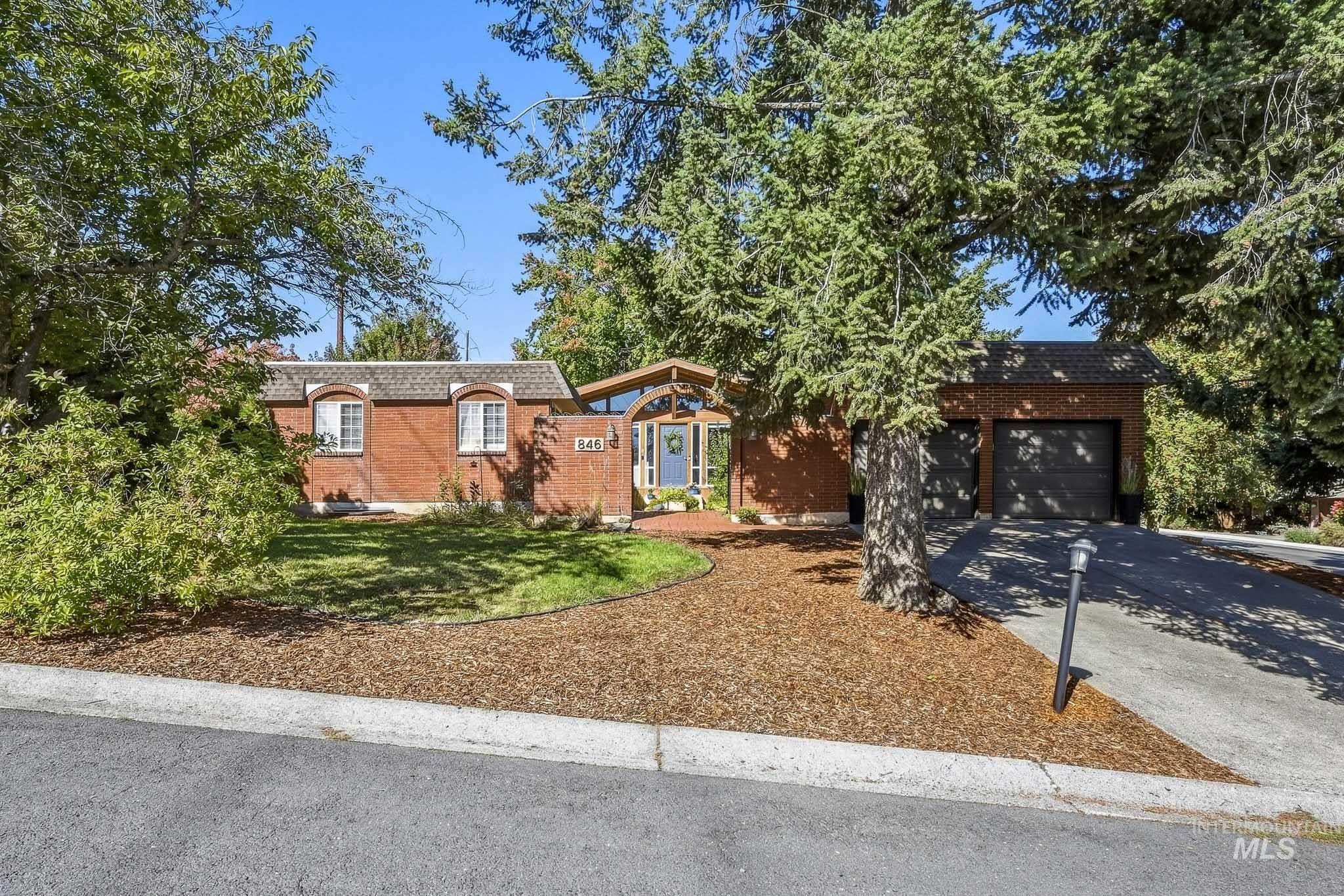 846 Nylarol Street, Moscow, Idaho 83843, 4 Bedrooms, 3 Bathrooms, Residential For Sale, Price $590,000, 99001215