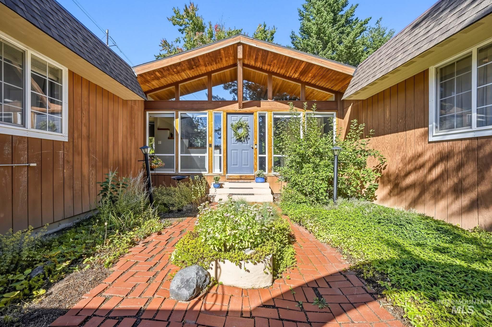 846 Nylarol Street, Moscow, Idaho 83843, 4 Bedrooms, 3 Bathrooms, Residential For Sale, Price $590,000, 99001215
