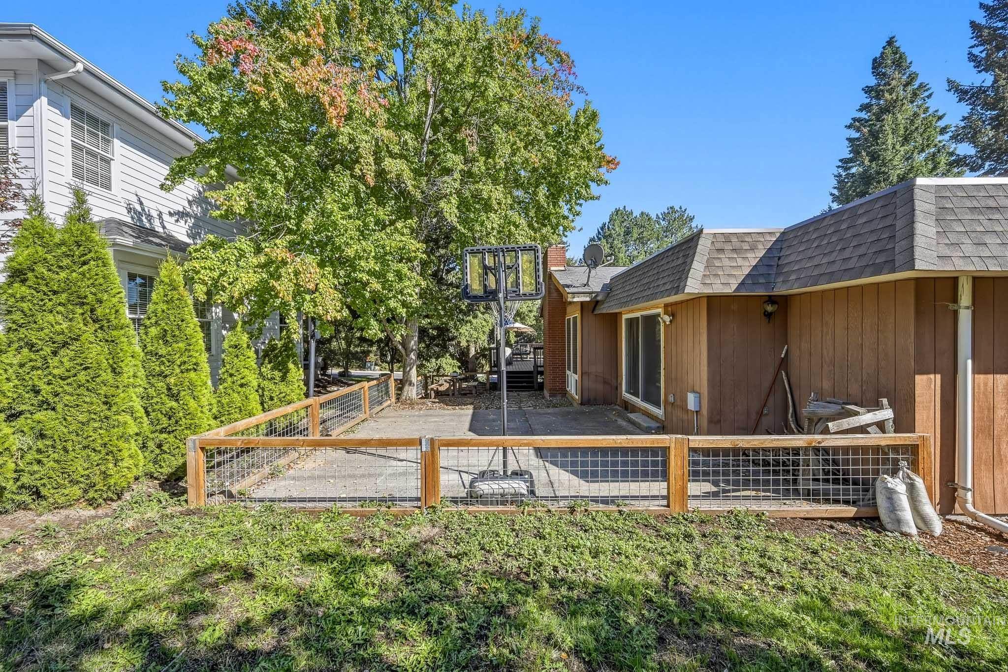846 Nylarol Street, Moscow, Idaho 83843, 4 Bedrooms, 3 Bathrooms, Residential For Sale, Price $590,000, 99001215