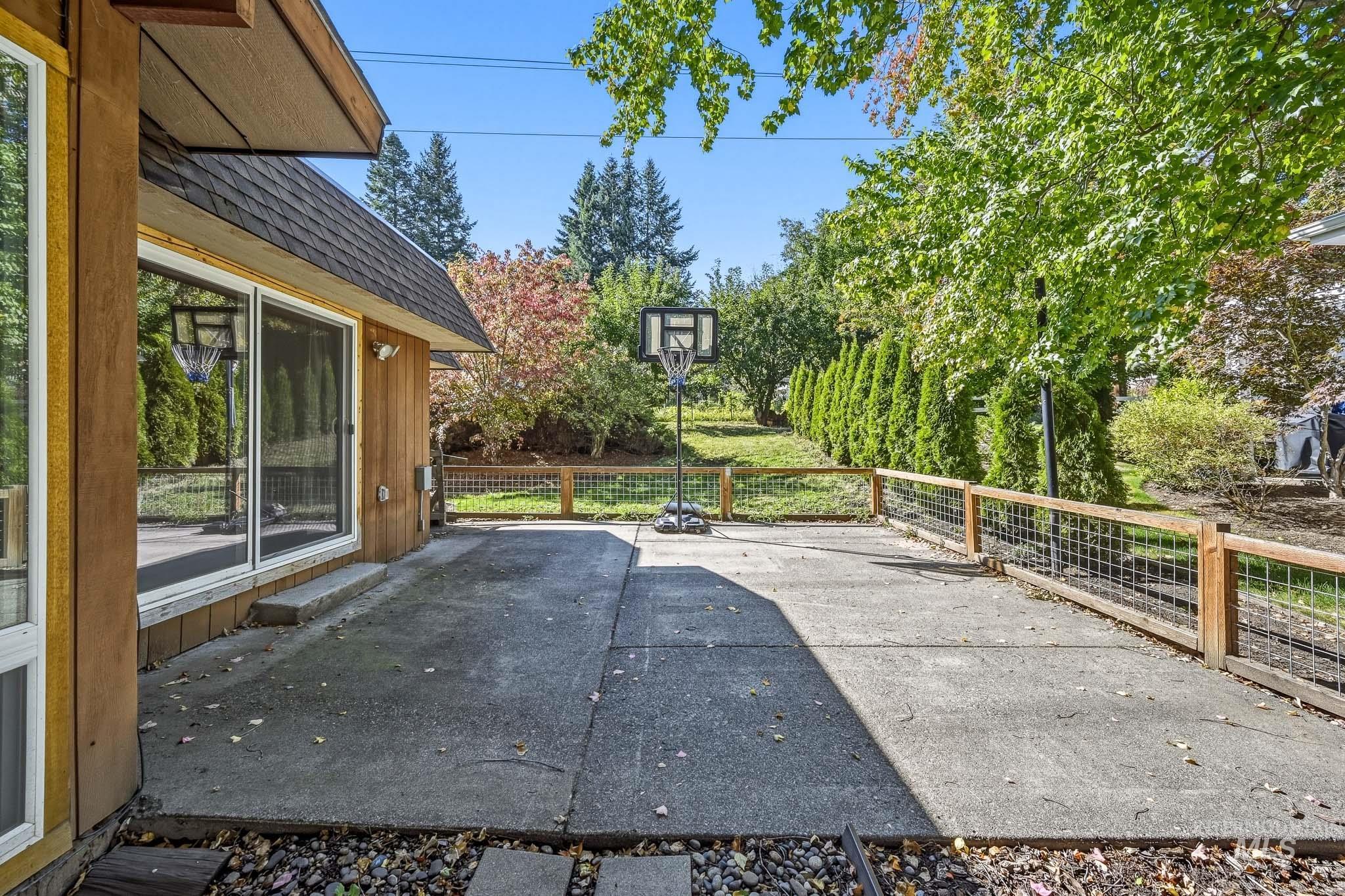 846 Nylarol Street, Moscow, Idaho 83843, 4 Bedrooms, 3 Bathrooms, Residential For Sale, Price $590,000, 99001215