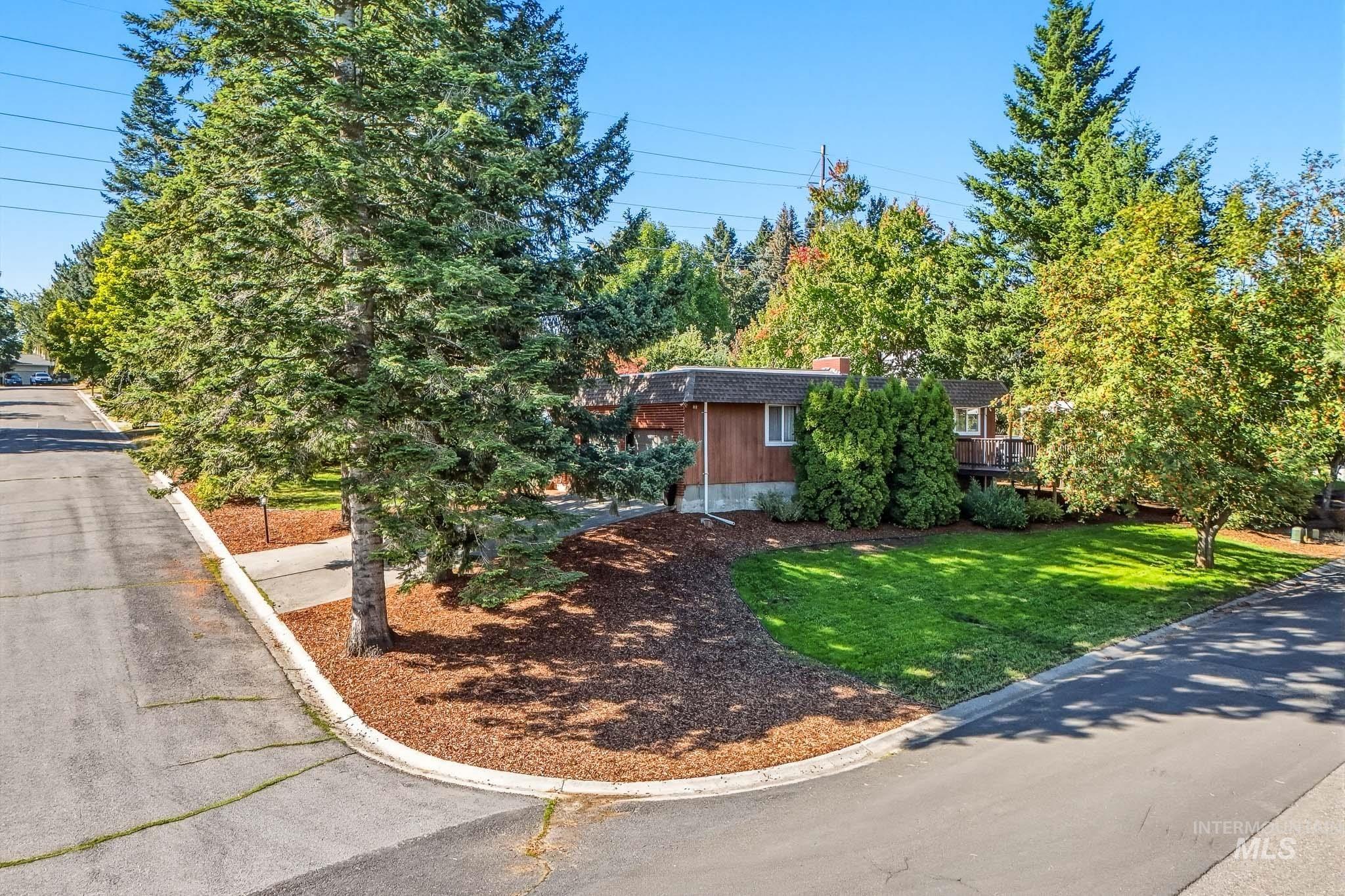 846 Nylarol Street, Moscow, Idaho 83843, 4 Bedrooms, 3 Bathrooms, Residential For Sale, Price $590,000, 99001215