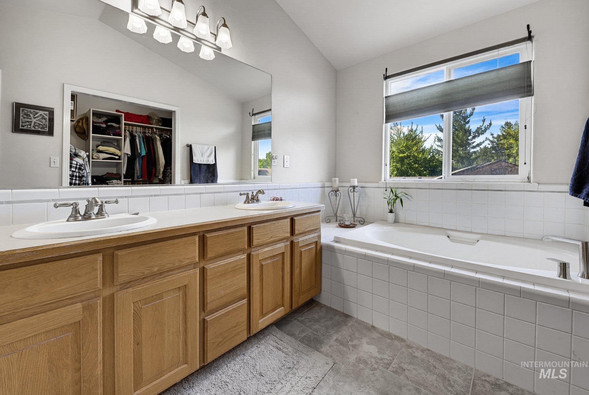 10353 N Palisades Way, Boise, Idaho 83714, 4 Bedrooms, 3 Bathrooms, Residential For Sale, Price $678,800,MLS 99001217