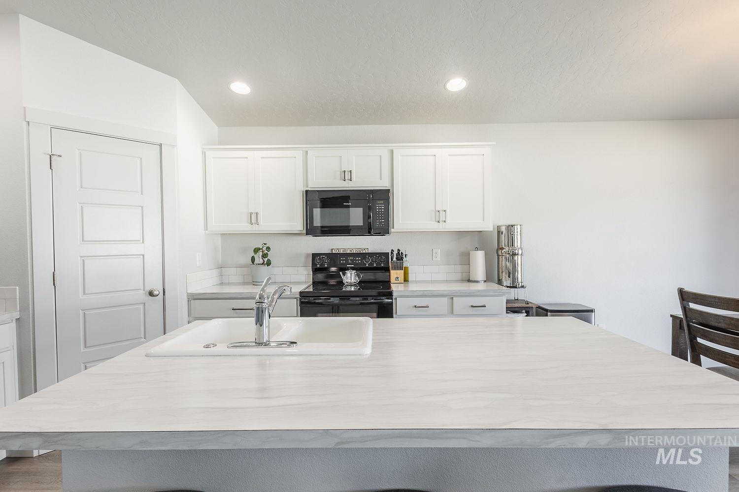 16924 N Lowerfield Loop, Nampa, Idaho 83687, 3 Bedrooms, 2 Bathrooms, Residential For Sale, Price $409,990, 99001218