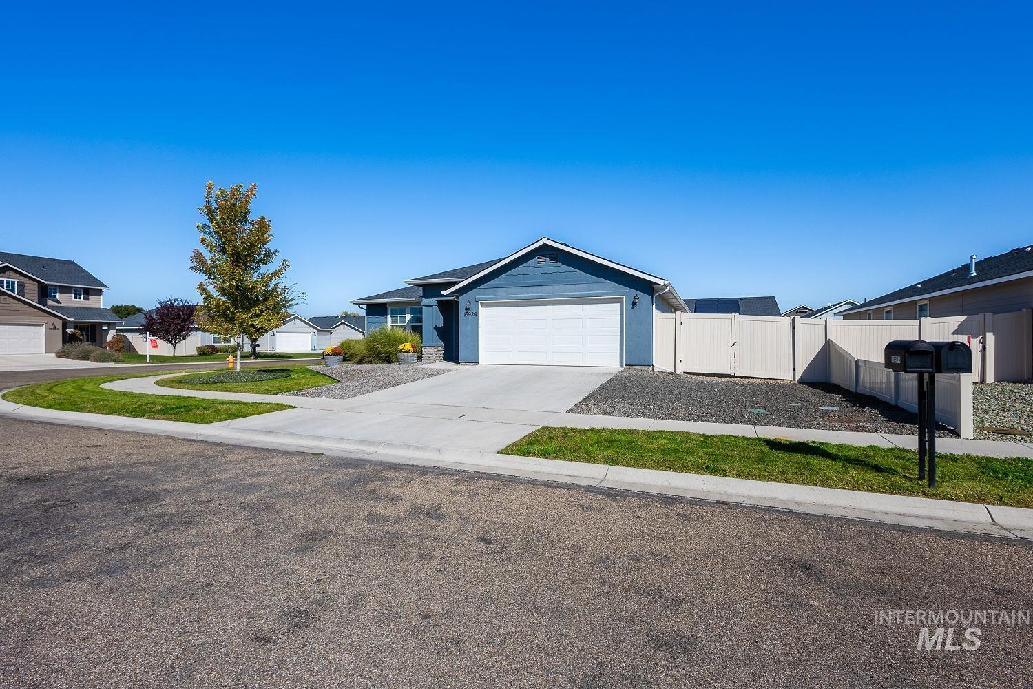 16924 N Lowerfield Loop, Nampa, Idaho 83687, 3 Bedrooms, 2 Bathrooms, Residential For Sale, Price $409,990, 99001218