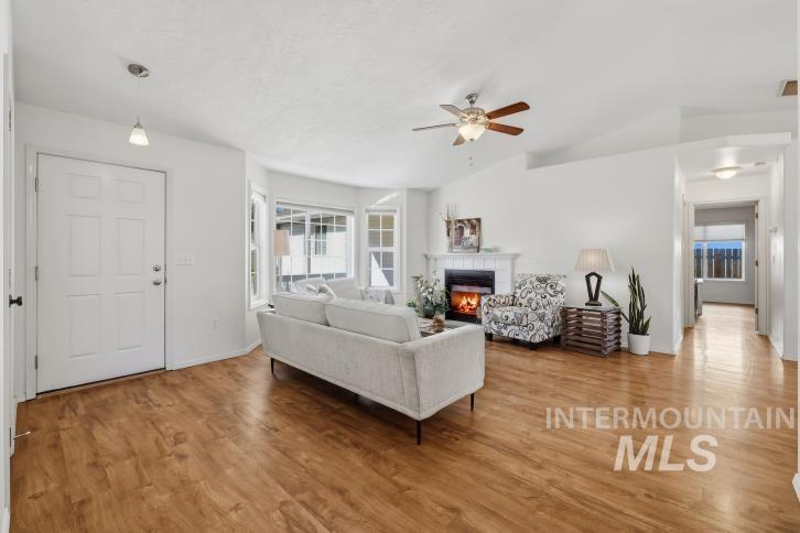 10112 W Jewell St., Boise, Idaho 83704, 3 Bedrooms, 2 Bathrooms, Residential For Sale, Price $422,500, 99001220