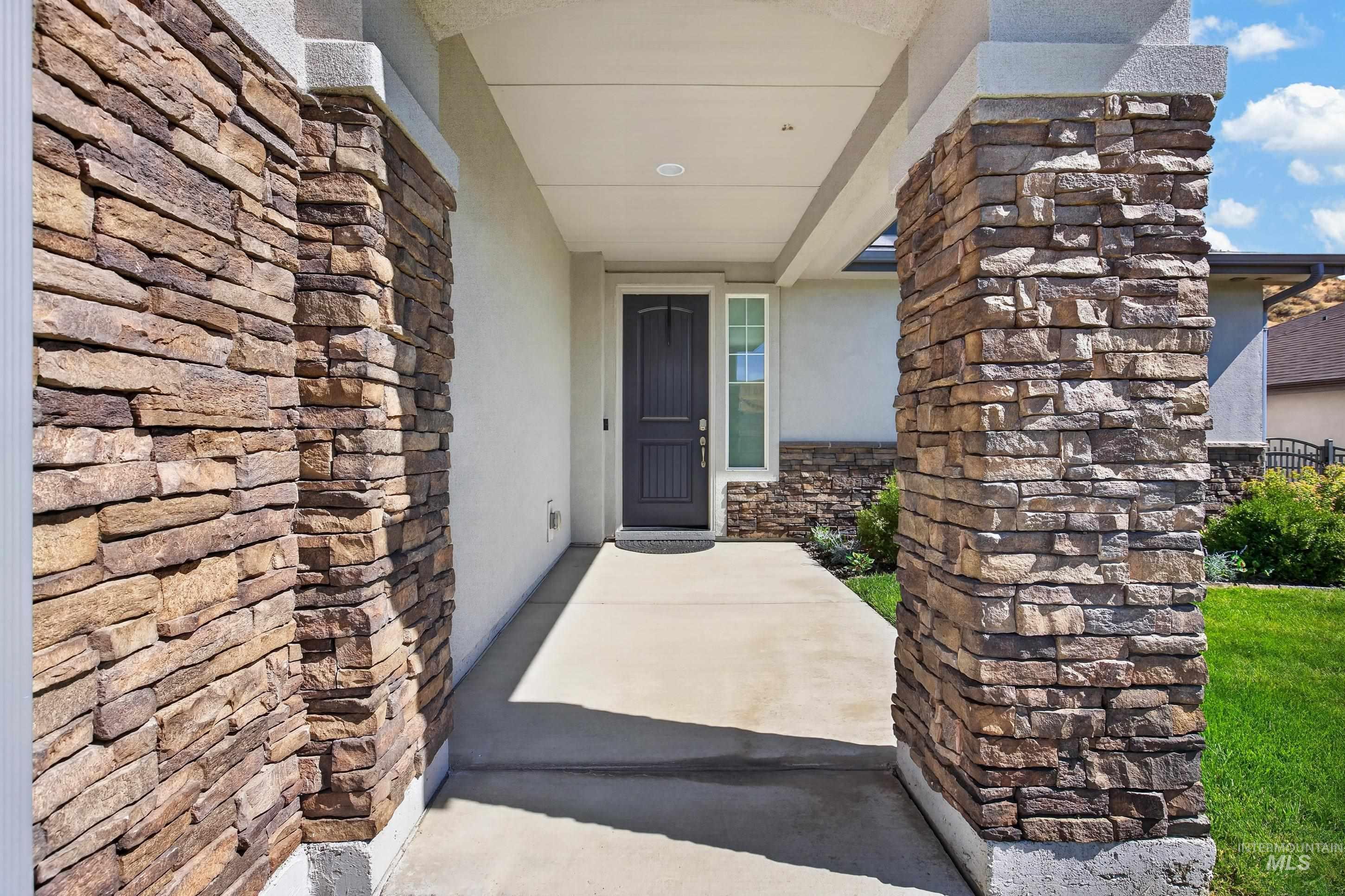 20530 N Shepherds Pie Way, Eagle, Idaho 83714, 5 Bedrooms, 3.5 Bathrooms, Residential For Sale, Price $899,900, 99001225