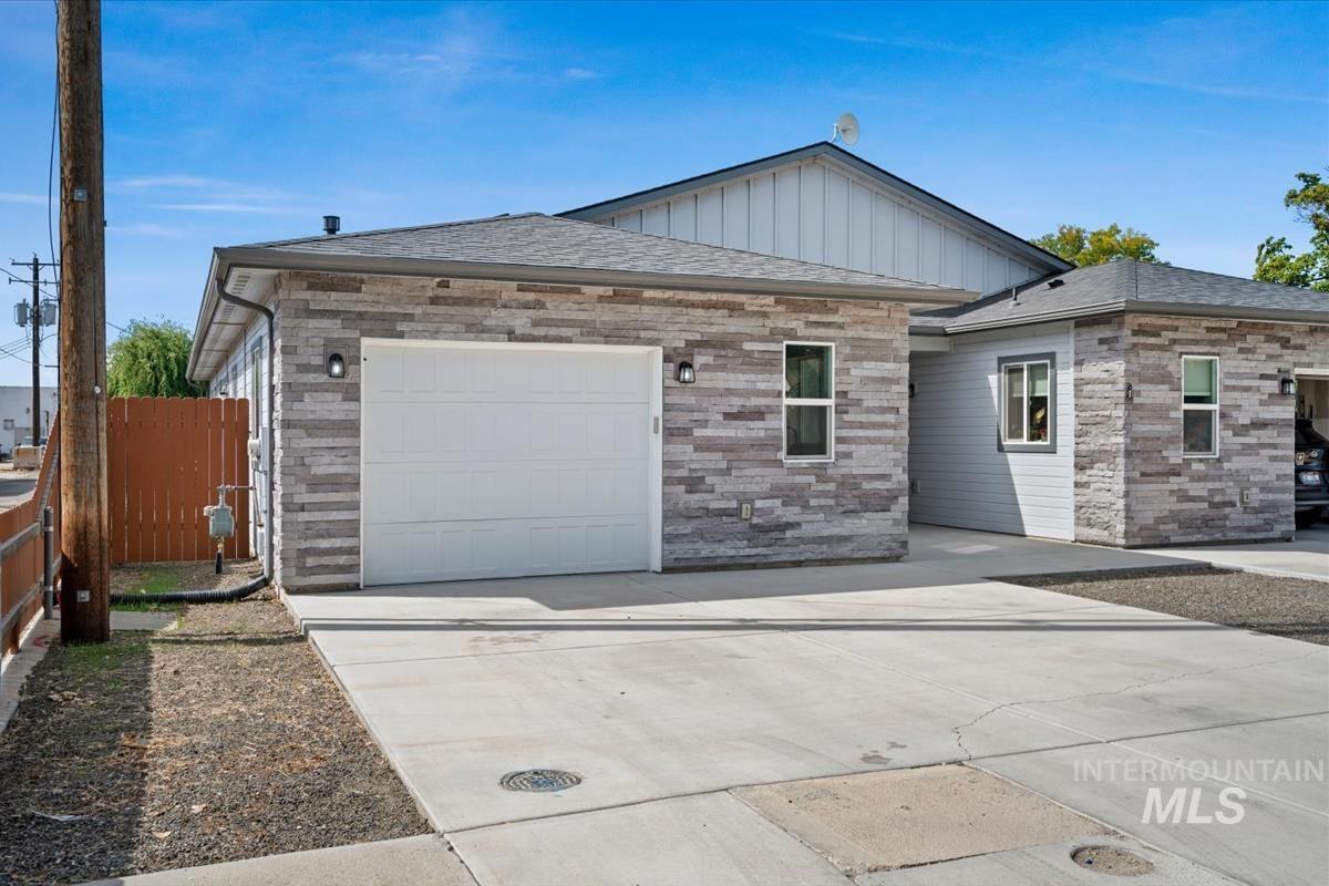 11 N 1st Street East, Homedale, Idaho 83628, 3 Bedrooms, 2 Bathrooms, Residential For Sale, Price $355,000,MLS 99001231
