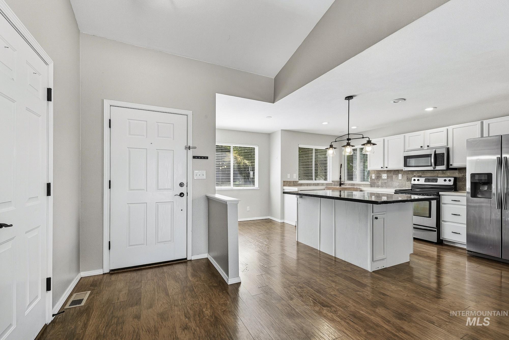 11248 W Red Maple Dr, Boise, Idaho 83709, 4 Bedrooms, 3 Bathrooms, Residential For Sale, Price $559,900, 99001234