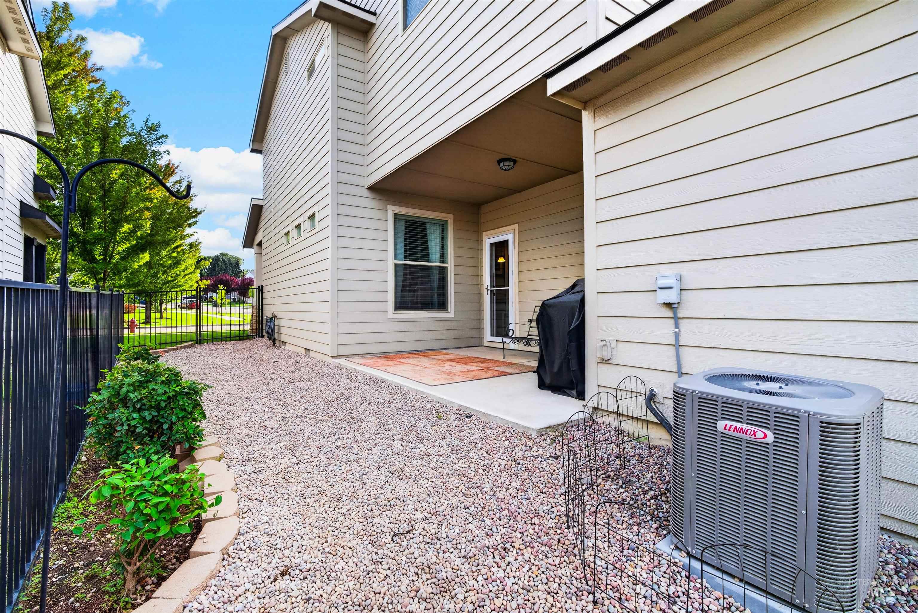 1802 W Heavy Timber Dr, Meridian, Idaho 83642, 3 Bedrooms, 2.5 Bathrooms, Residential For Sale, Price $454,900, 99001241
