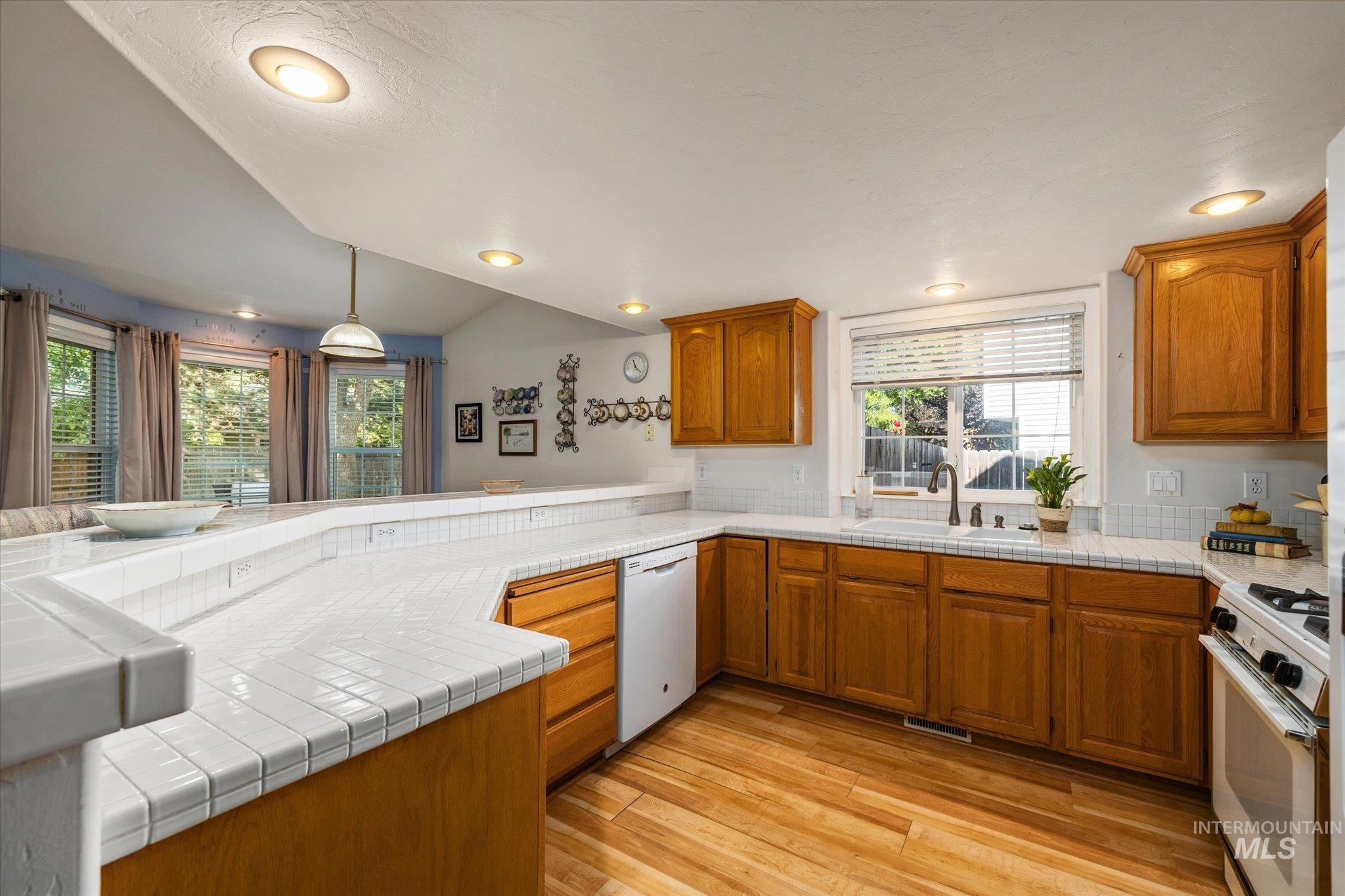 359 S Thoreau Way, Boise, Idaho 83709, 4 Bedrooms, 2 Bathrooms, Residential For Sale, Price $499,900,MLS 99001244