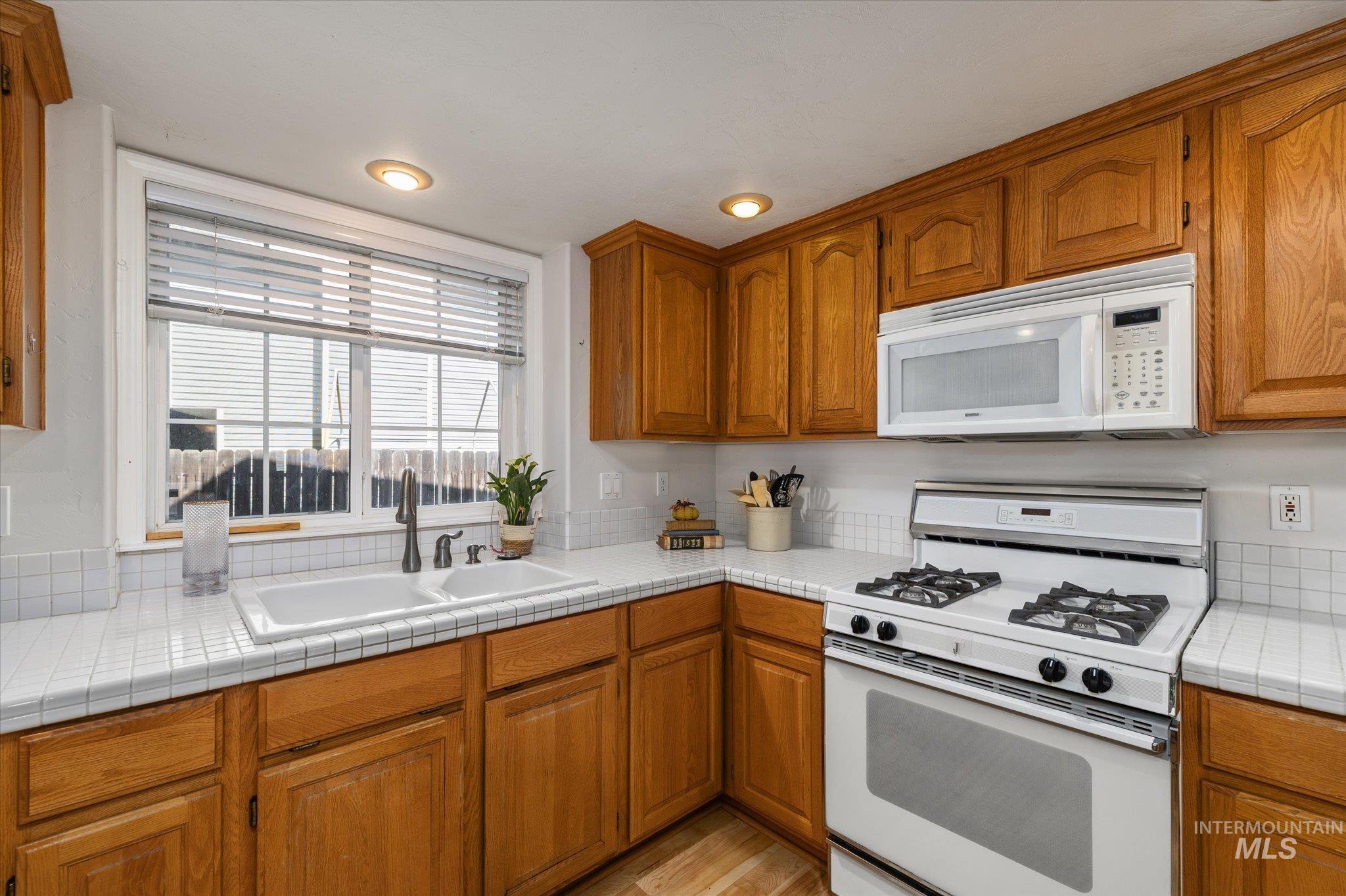 359 S Thoreau Way, Boise, Idaho 83709, 4 Bedrooms, 2 Bathrooms, Residential For Sale, Price $499,900,MLS 99001244