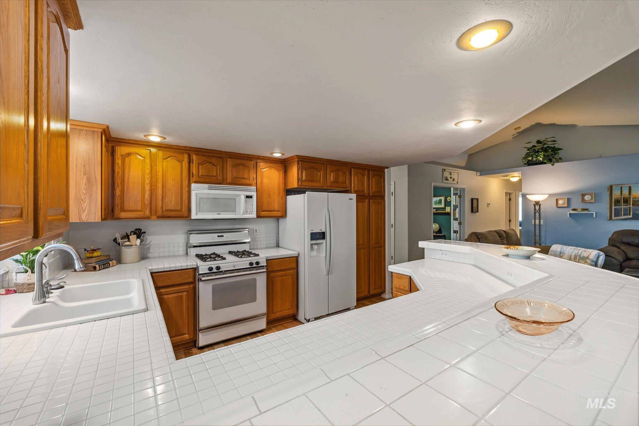 359 S Thoreau Way, Boise, Idaho 83709, 4 Bedrooms, 2 Bathrooms, Residential For Sale, Price $499,900,MLS 99001244