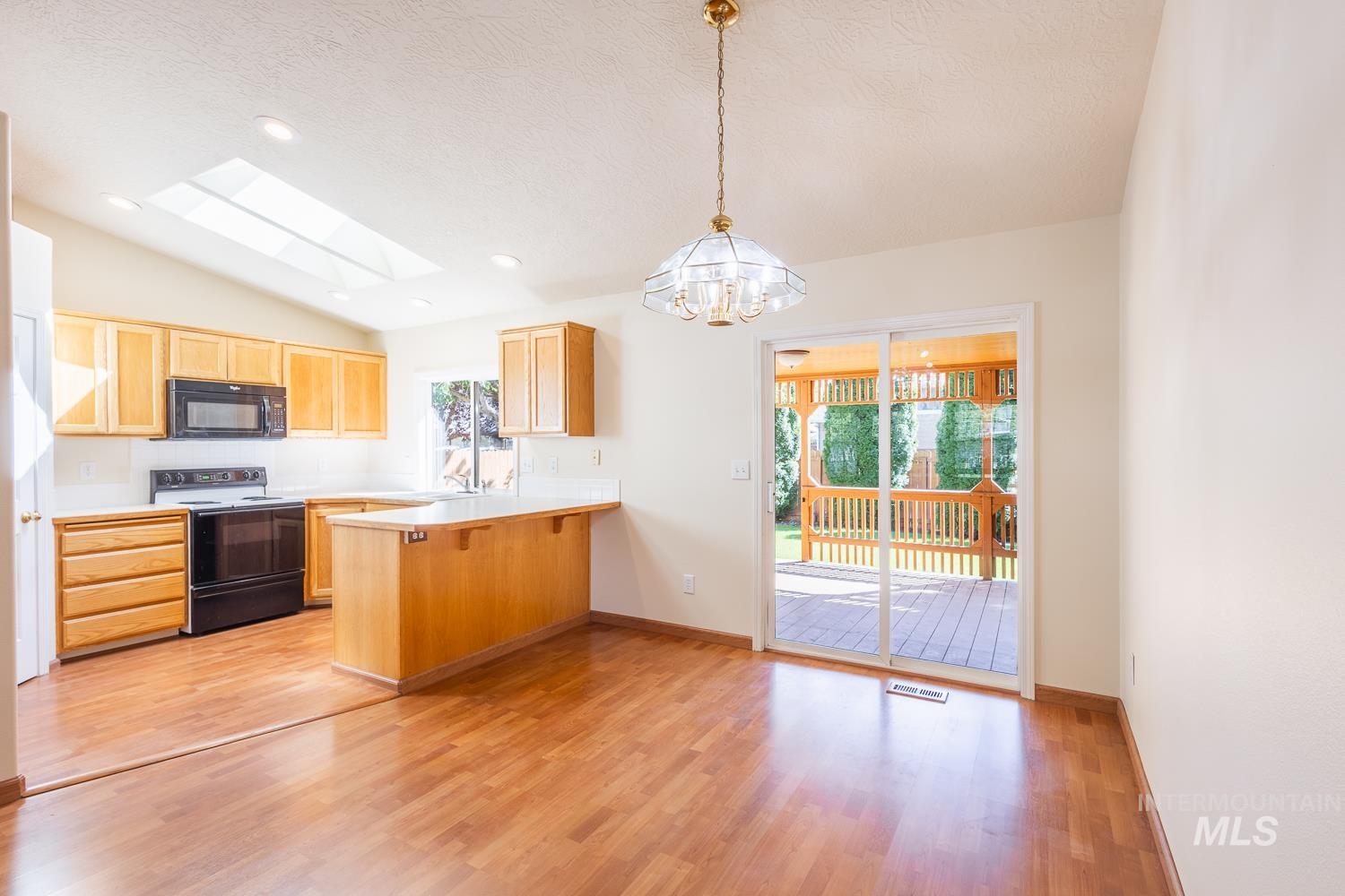 13515 W Persimmon St, Boise, Idaho 83713, 3 Bedrooms, 2 Bathrooms, Residential For Sale, Price $410,000,MLS 99001246