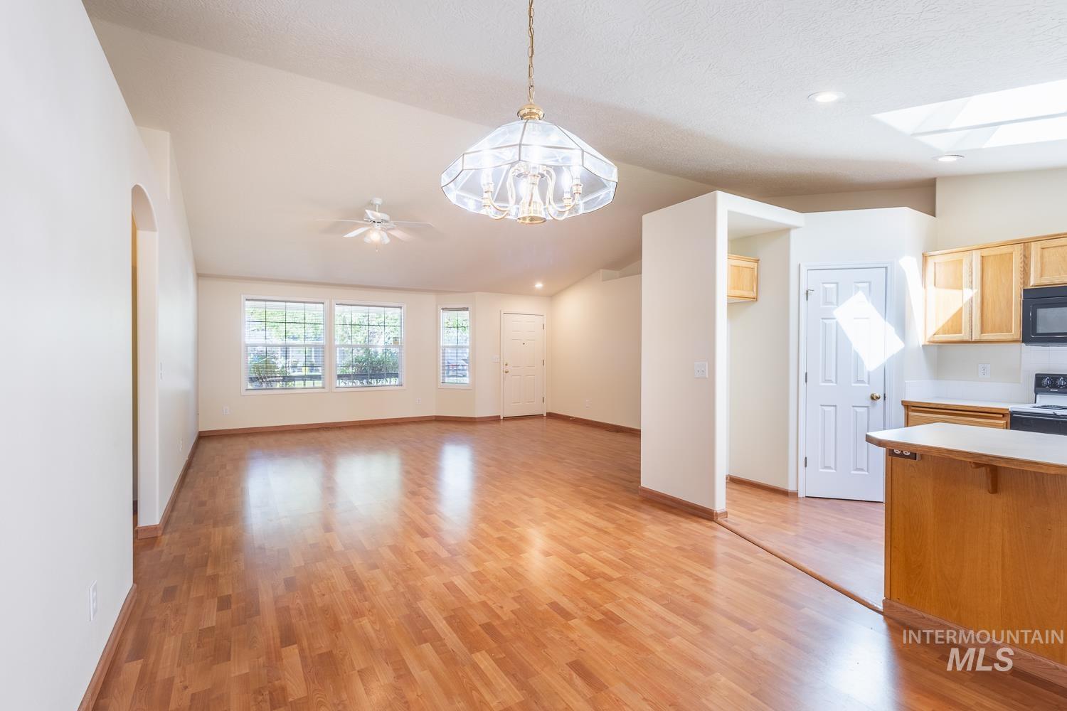 13515 W Persimmon St, Boise, Idaho 83713, 3 Bedrooms, 2 Bathrooms, Residential For Sale, Price $410,000,MLS 99001246