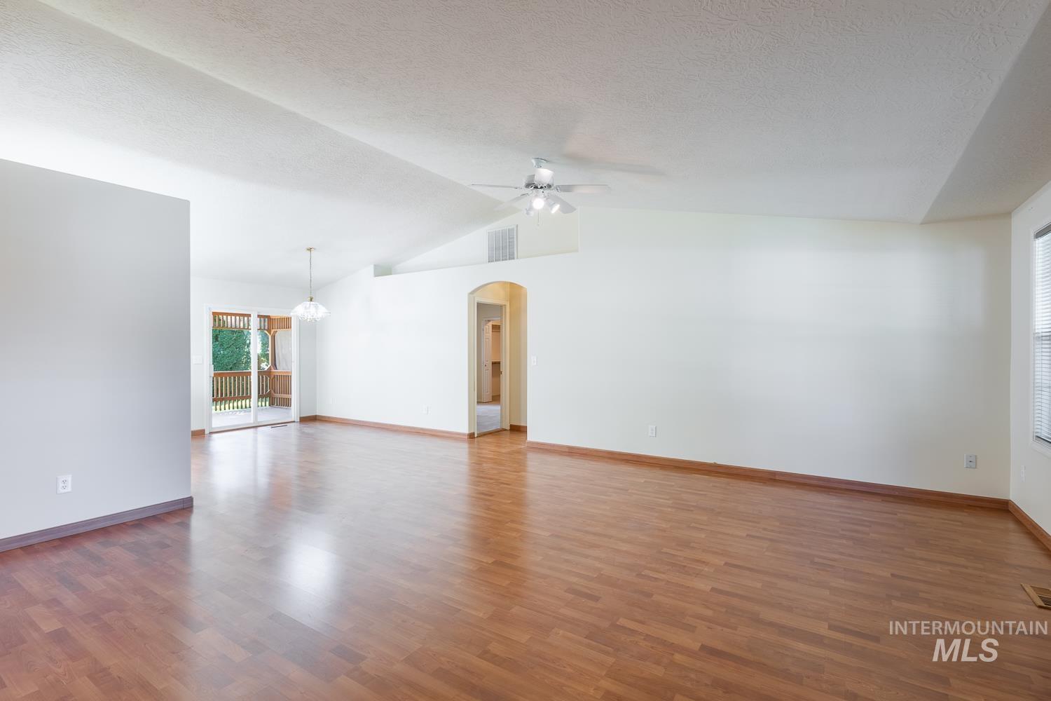 13515 W Persimmon St, Boise, Idaho 83713, 3 Bedrooms, 2 Bathrooms, Residential For Sale, Price $410,000,MLS 99001246