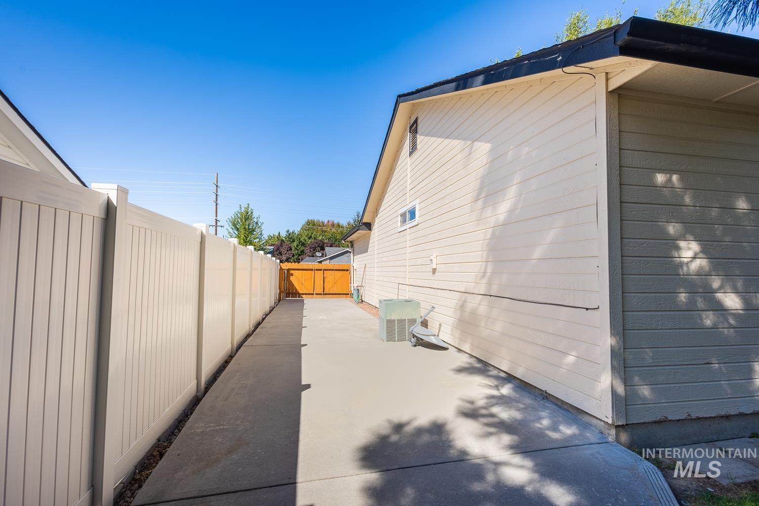 13515 W Persimmon St, Boise, Idaho 83713, 3 Bedrooms, 2 Bathrooms, Residential For Sale, Price $410,000,MLS 99001246