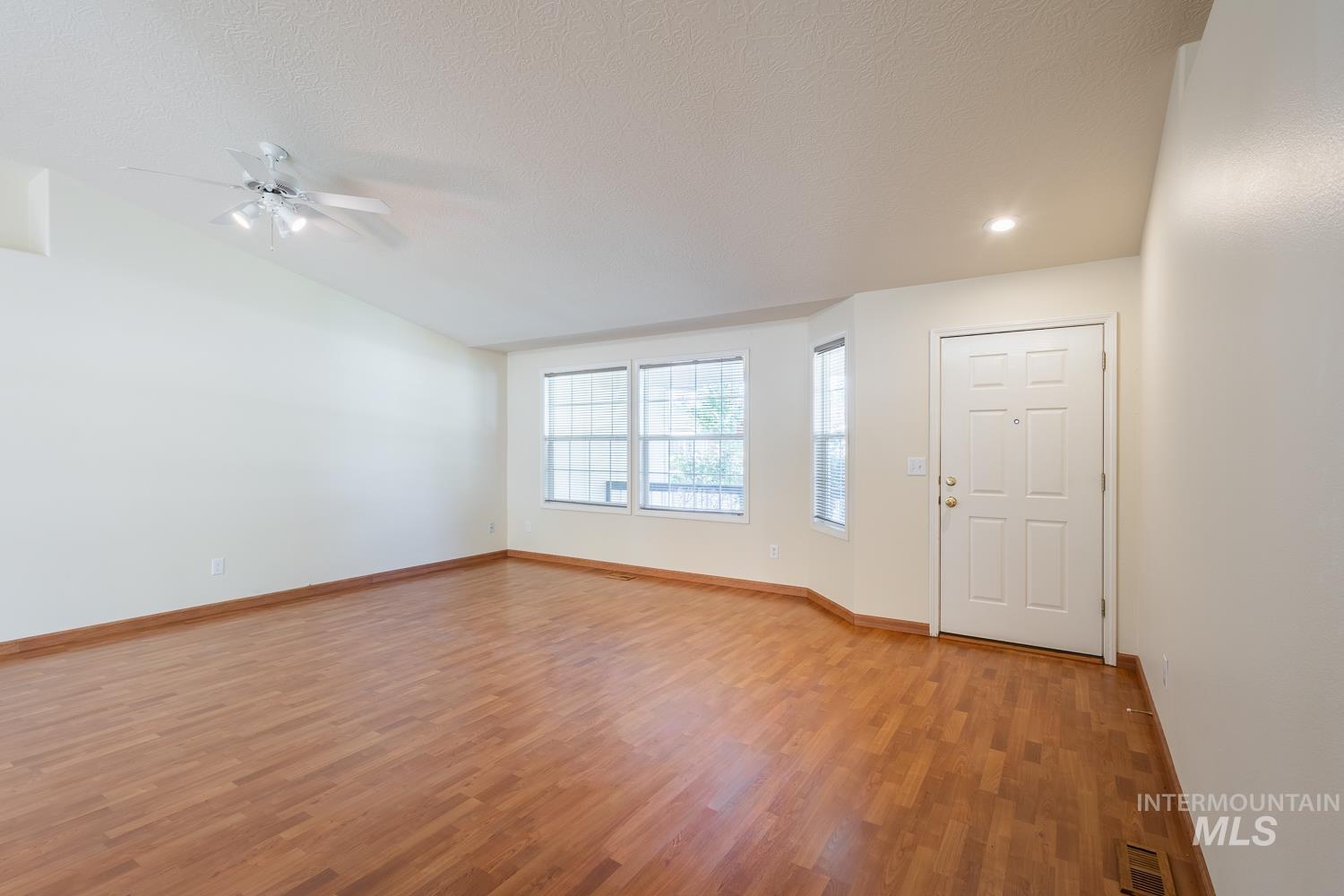 13515 W Persimmon St, Boise, Idaho 83713, 3 Bedrooms, 2 Bathrooms, Residential For Sale, Price $410,000,MLS 99001246