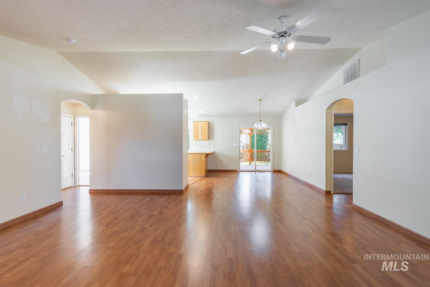 13515 W Persimmon St, Boise, Idaho 83713, 3 Bedrooms, 2 Bathrooms, Residential For Sale, Price $410,000,MLS 99001246