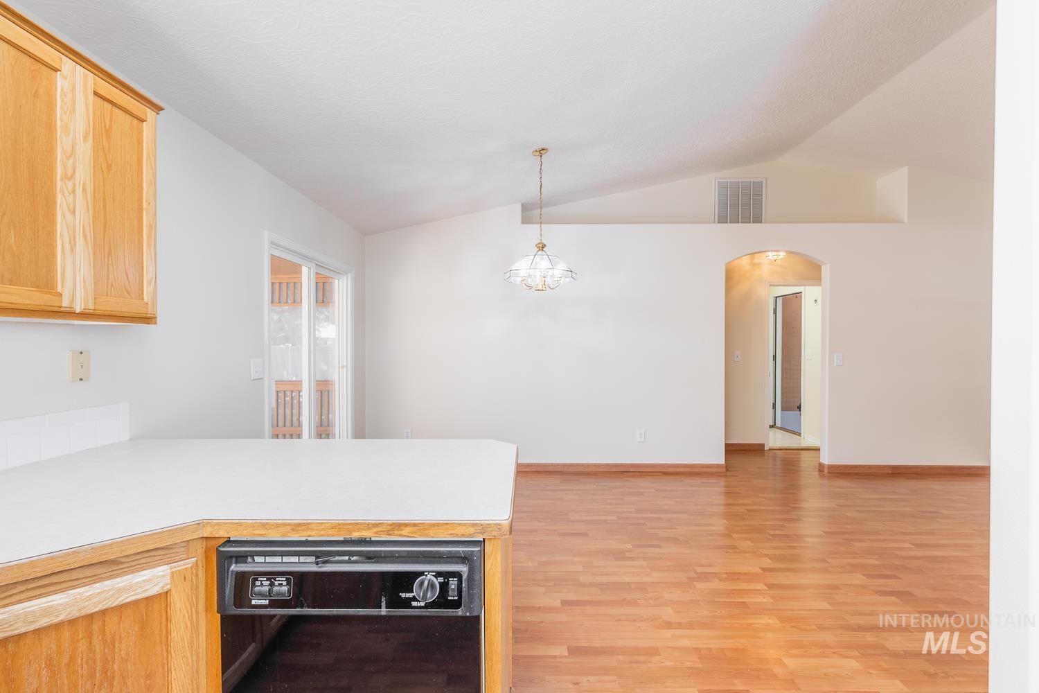 13515 W Persimmon St, Boise, Idaho 83713, 3 Bedrooms, 2 Bathrooms, Residential For Sale, Price $410,000,MLS 99001246