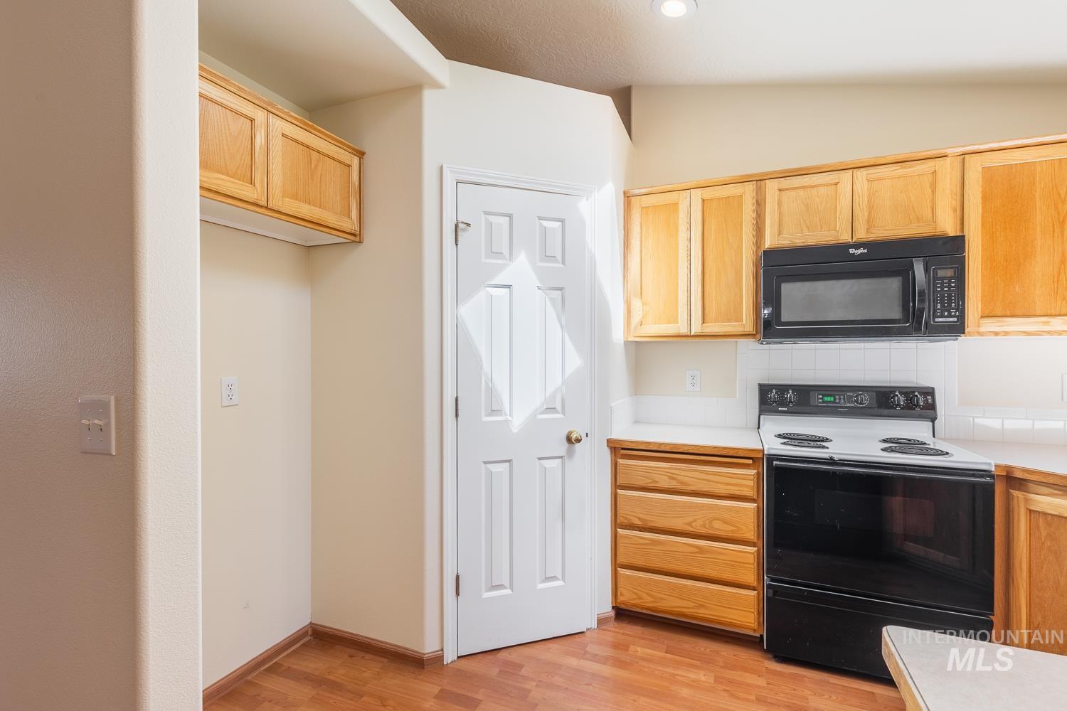 13515 W Persimmon St, Boise, Idaho 83713, 3 Bedrooms, 2 Bathrooms, Residential For Sale, Price $410,000,MLS 99001246