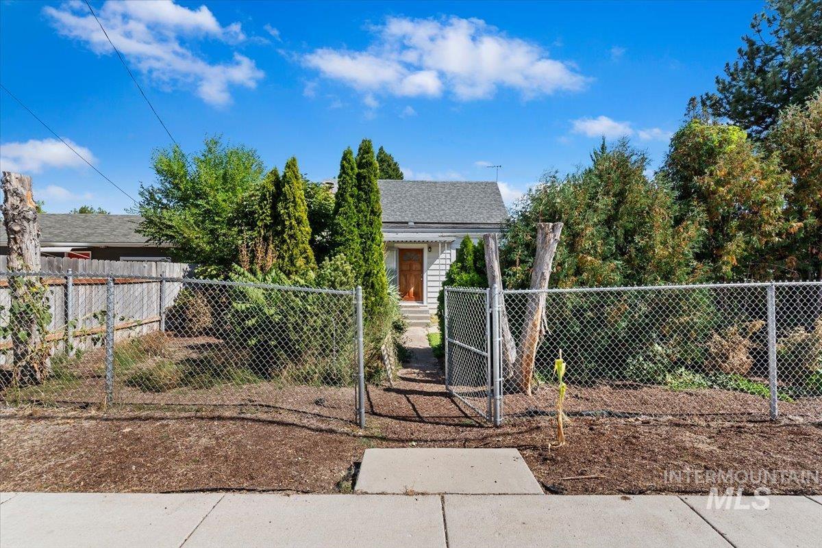 810 S Roosevelt St, Boise, Idaho 83705, 3 Bedrooms, 1 Bathroom, Residential For Sale, Price $489,900,MLS 99001247